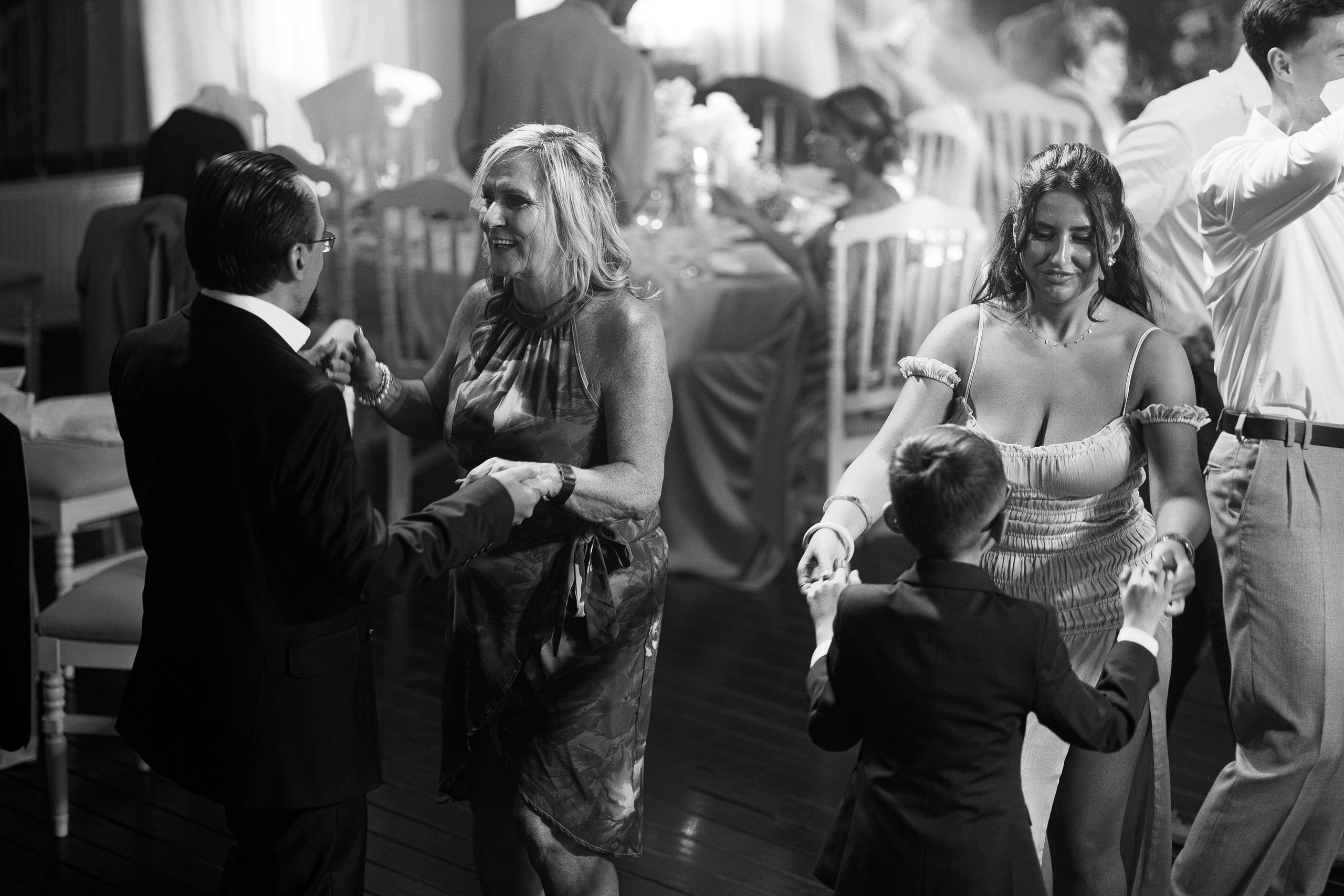 Thomas & Suyumbika. Главная