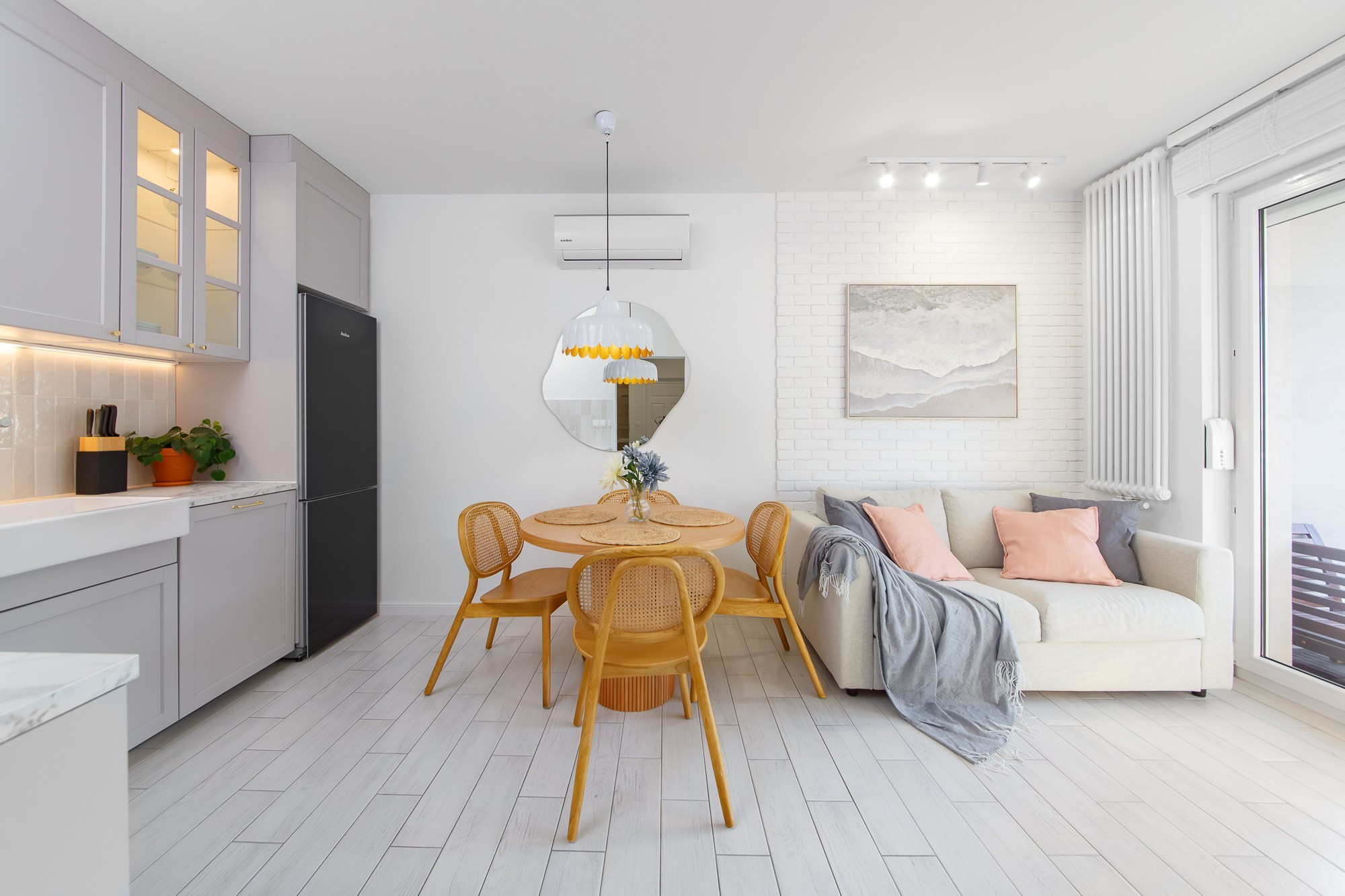 Fotografia nieruchomości, wnętrz, mieszkań, restauracji, biur i apartamentów. Wedding and portrait photographer in Poland Vitali Frozen