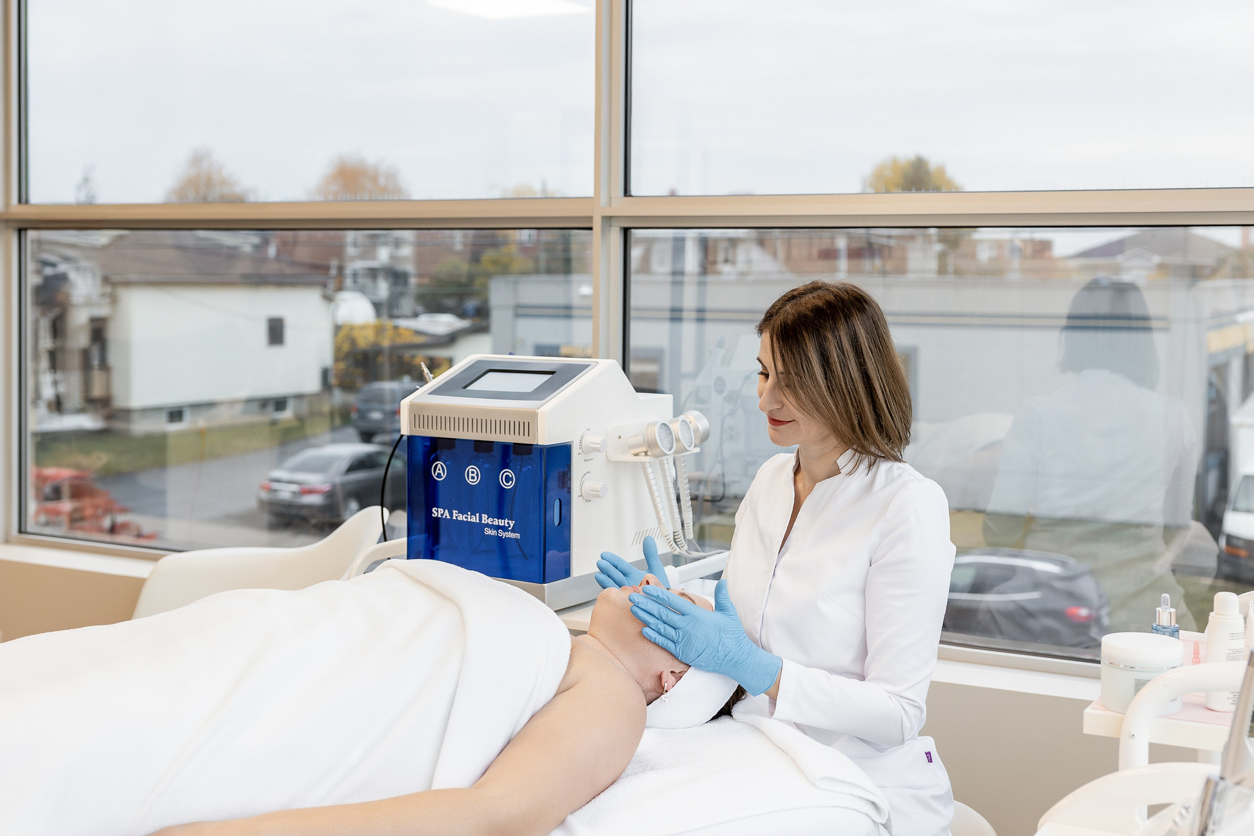 Violeta Sili, Esthéticienne/Beautician