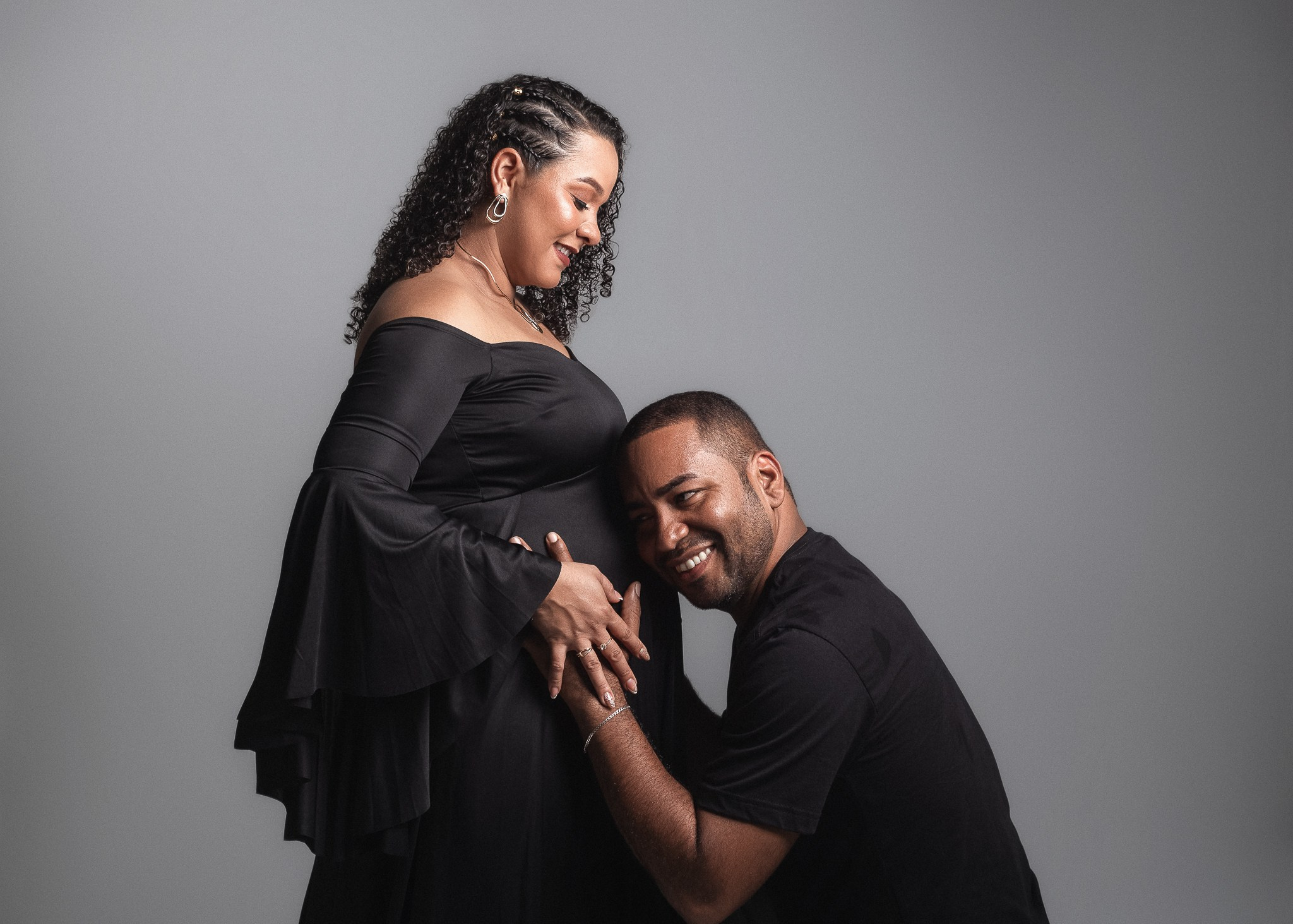 ensaio-gestante-edlaine-estudio-sao-miguel-dos-campos-al-abraco-casal-forte