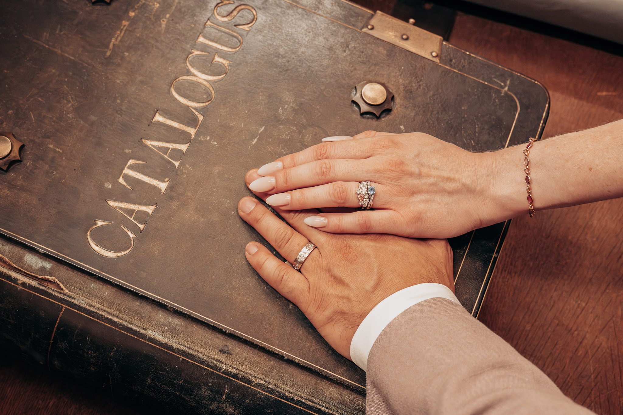 Trouwringen van Eva en Johan in detail gefotografeerd - Kapture Fotografie