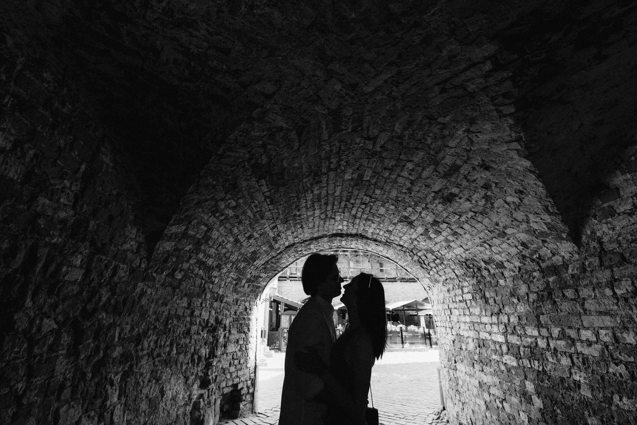 Летняя фотосессия лавстори в Вецриге, Латвия. Евгений Тимофеев | Свадебный и контент-фотограф и видеограф в Риге