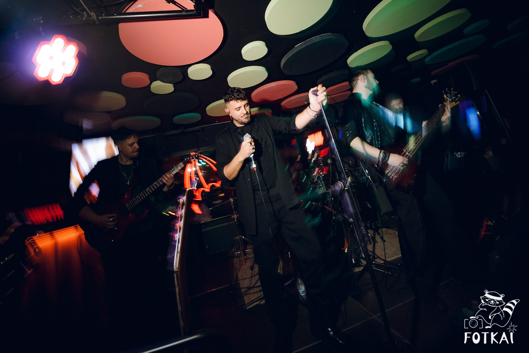 Концерт Delyrio в Confetti Playa Alicante — живое выступление группы, февраль 2026 | FOTKAI