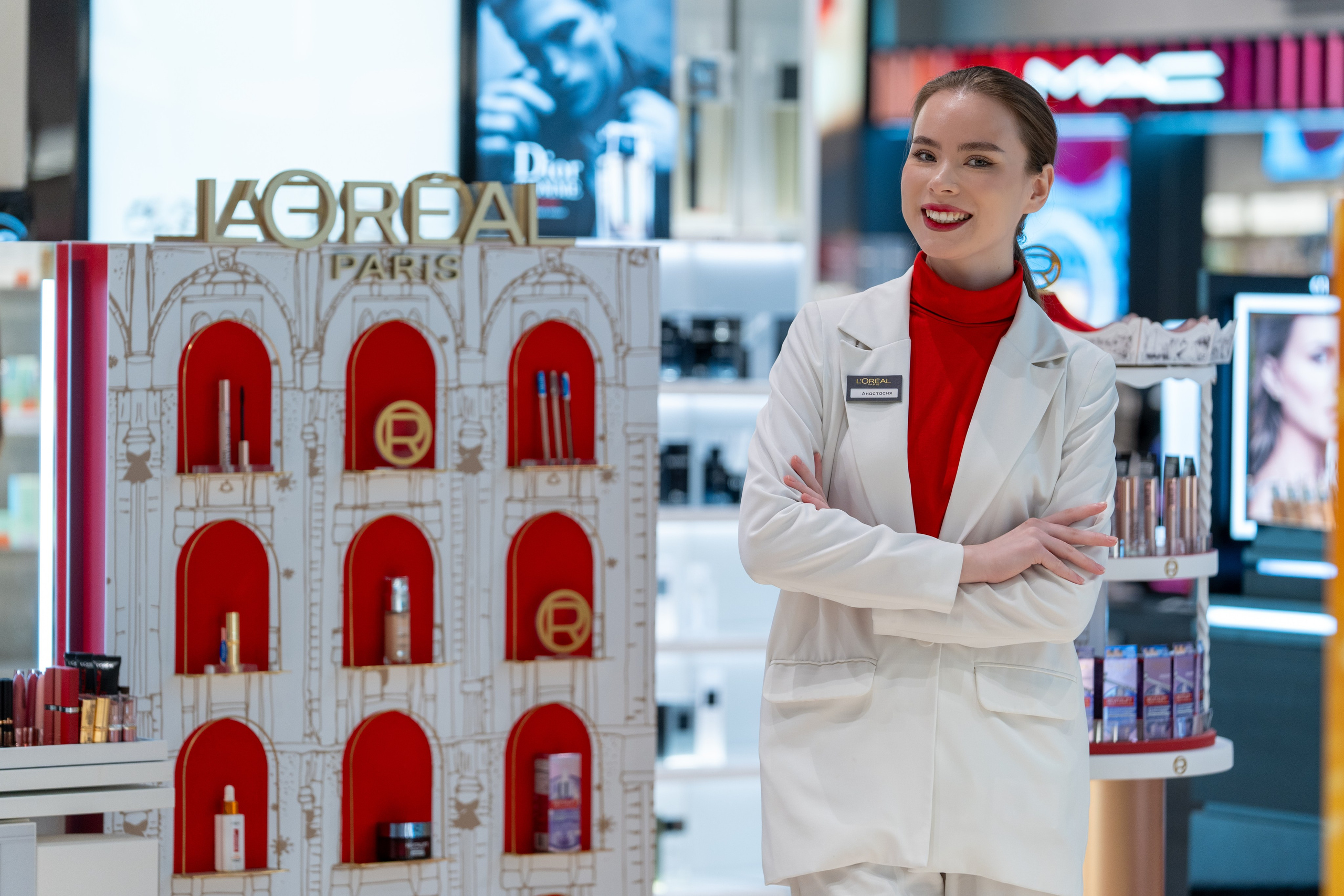 Отчет партнерской интеграции Loreal в магазинах Рив Гош. Репортажный фотограф в Красной Поляне и Сочи Павлюченко Екатерина