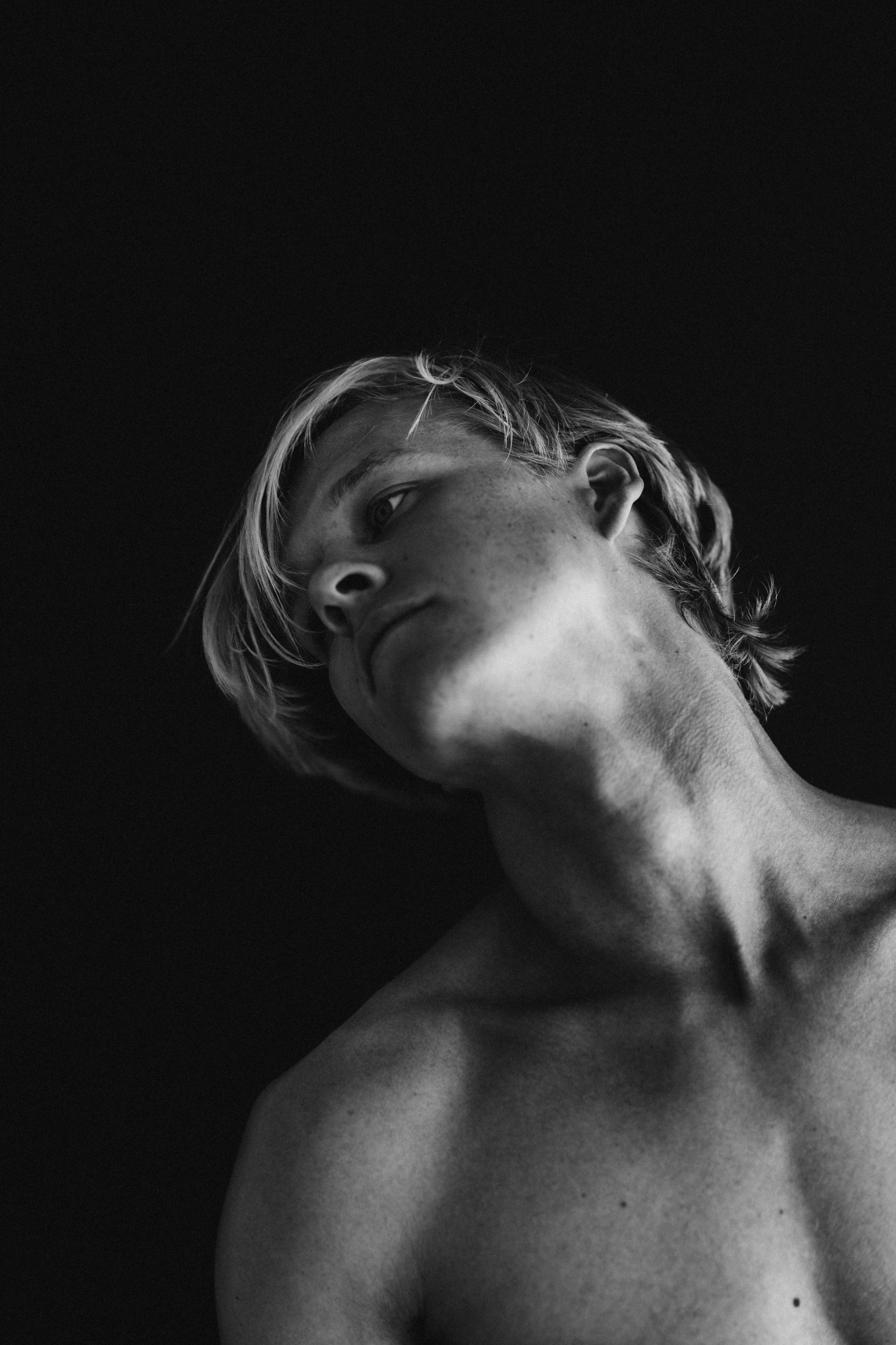 DANCERS. Victoria Olonen – Cinematic Portrait Artist | Helsinki & Europe