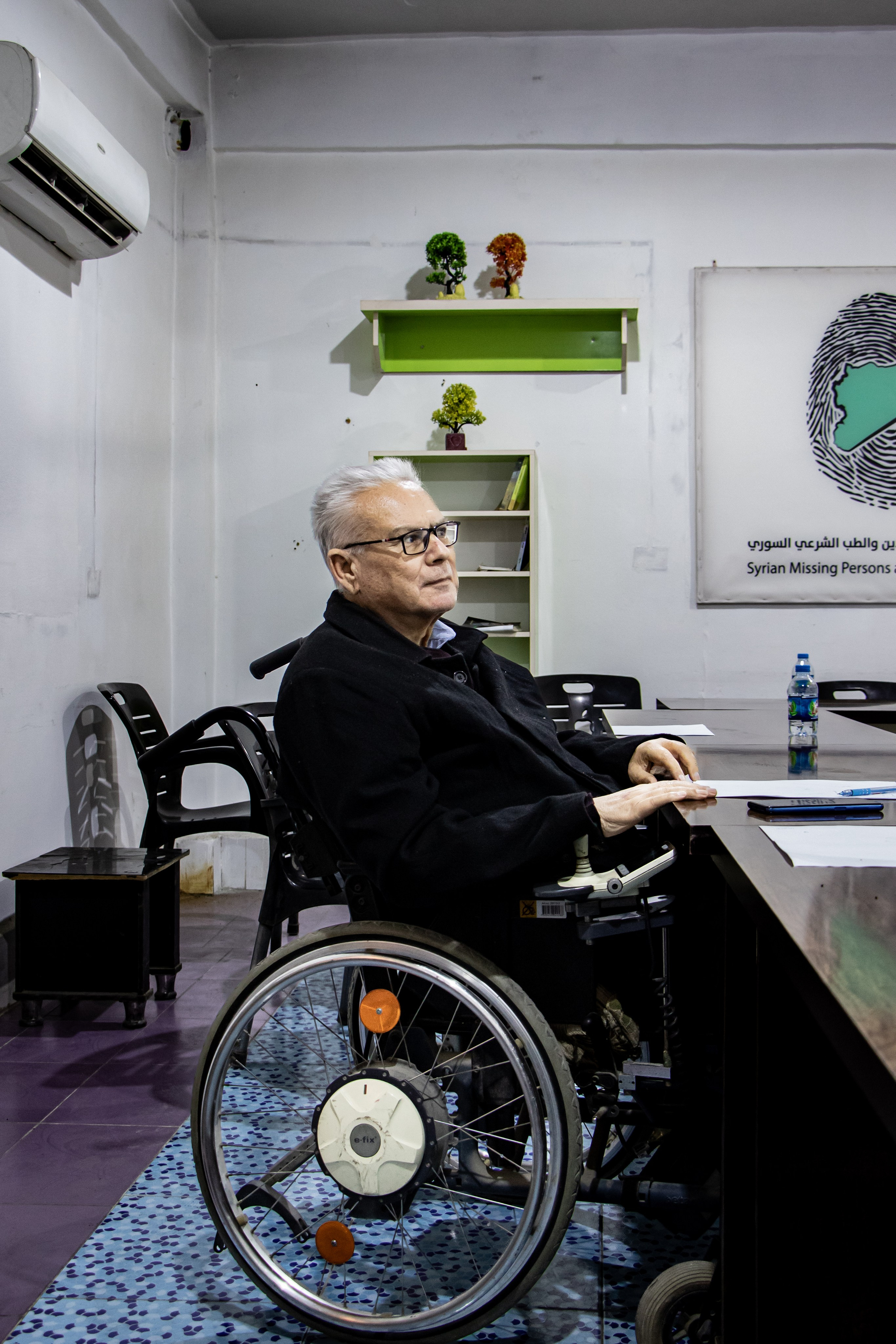 Portrait du fondateur de l'association Syrian Missing Person, victime d'une tentative d'assassinat par un commando de Daesh.