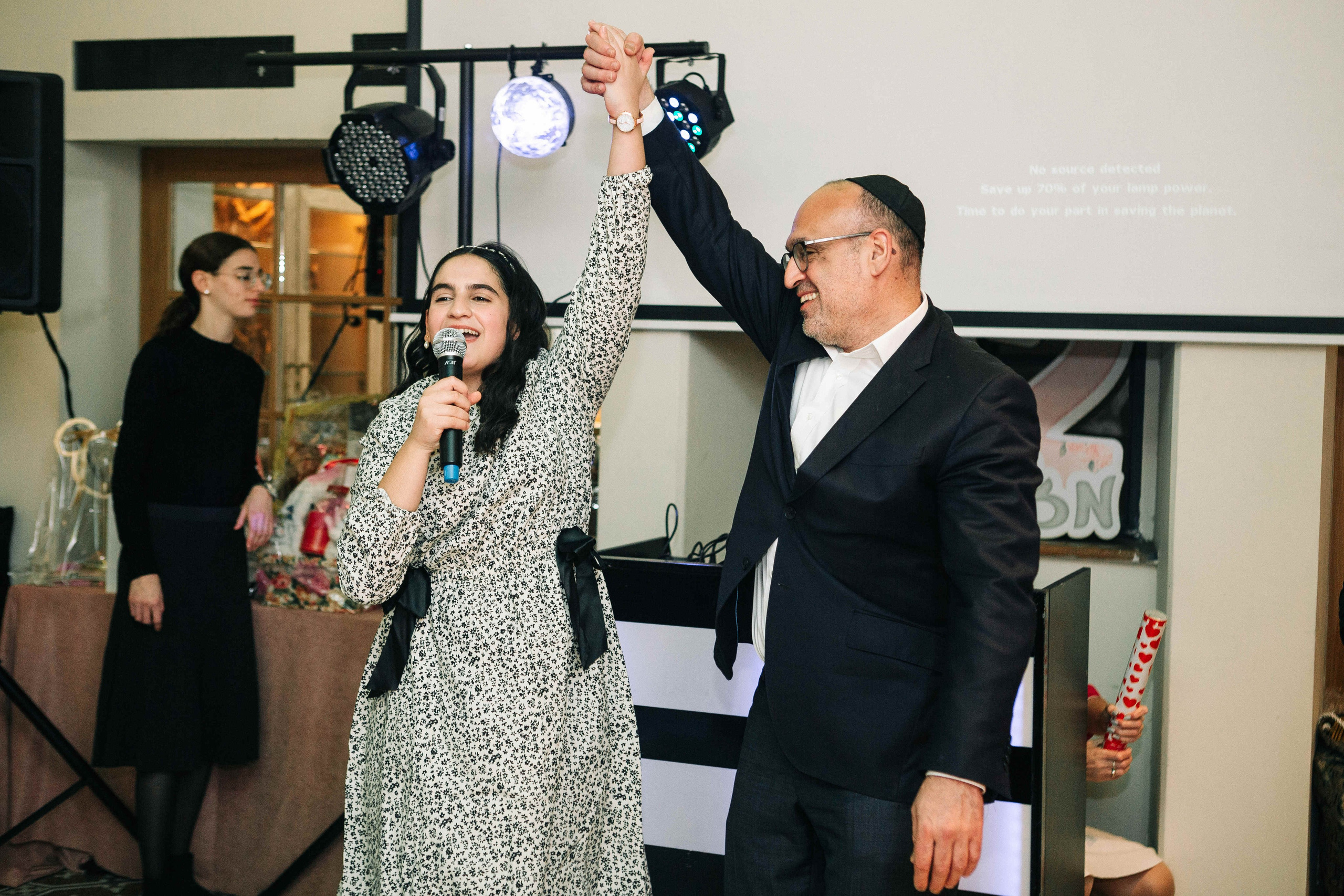 PARTY IN A RESTAURANT WITH THE WHOLE FAMILY. Https://shi-photo.com/