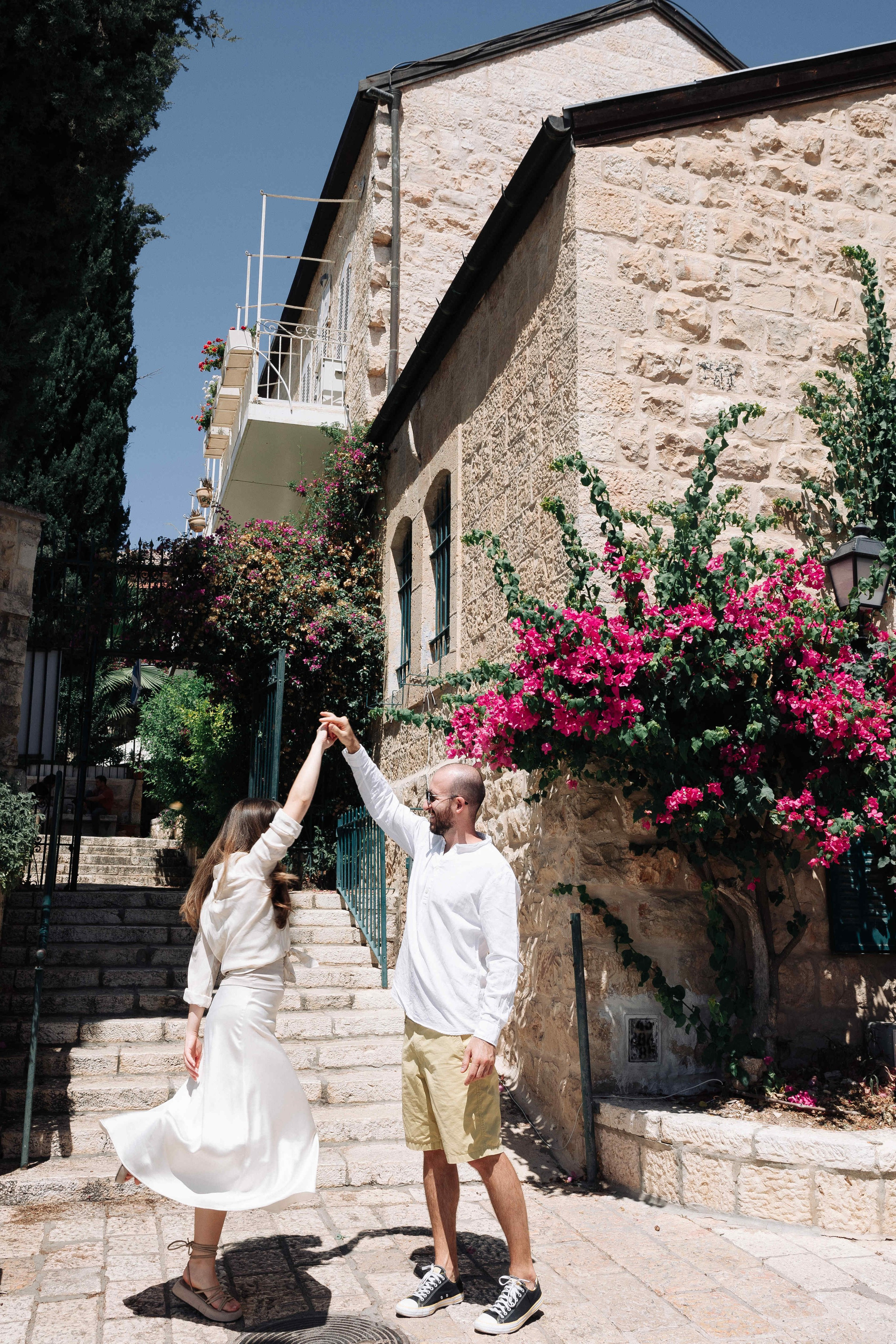 A MONTH AFTER THE WEDDING (morning). PHOTOGRAPHER IN ISRAEL