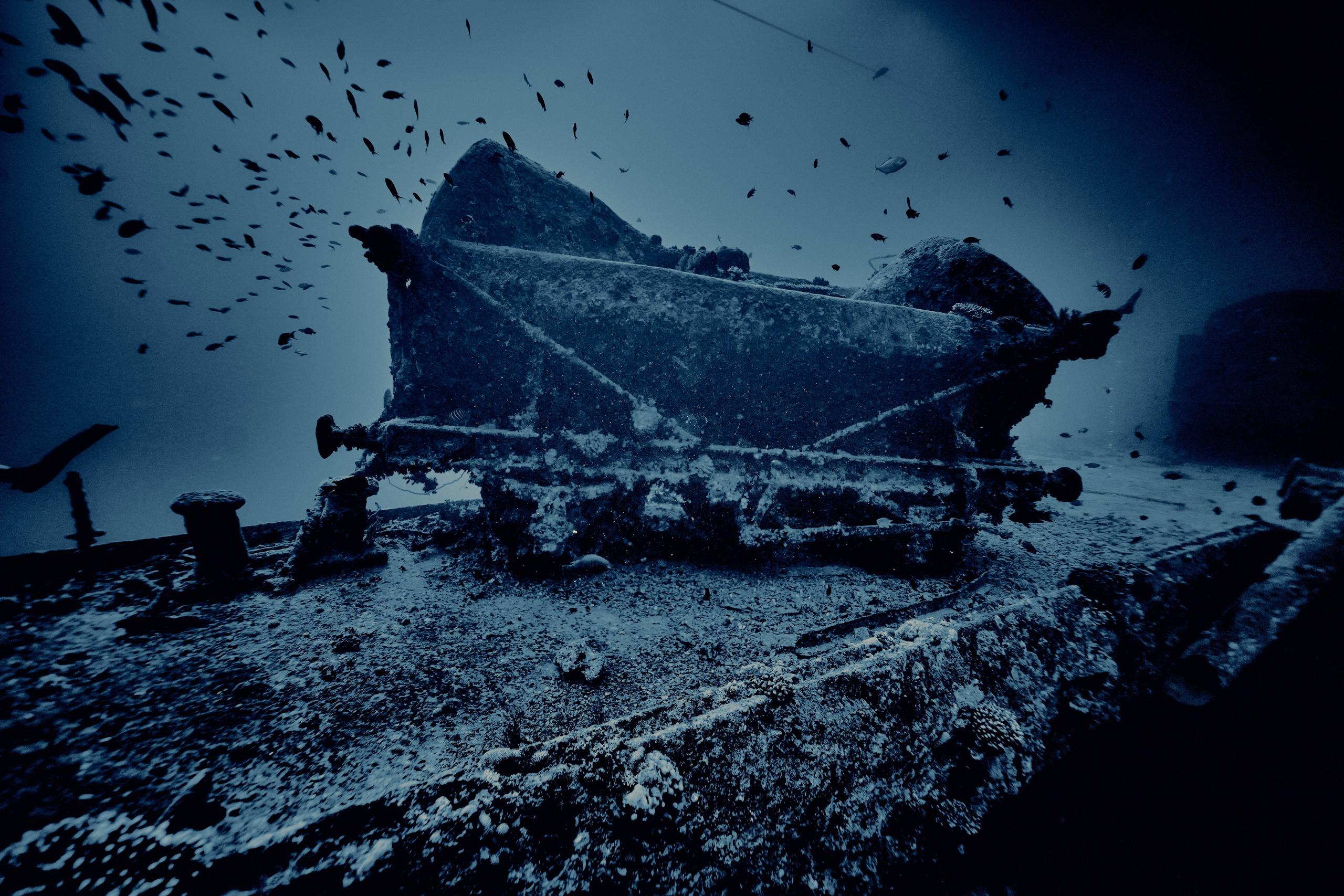 Underwater photographer Andriej Szypilow - photos of the mysterious SS Thistlegorm - sunken ship in the red sea