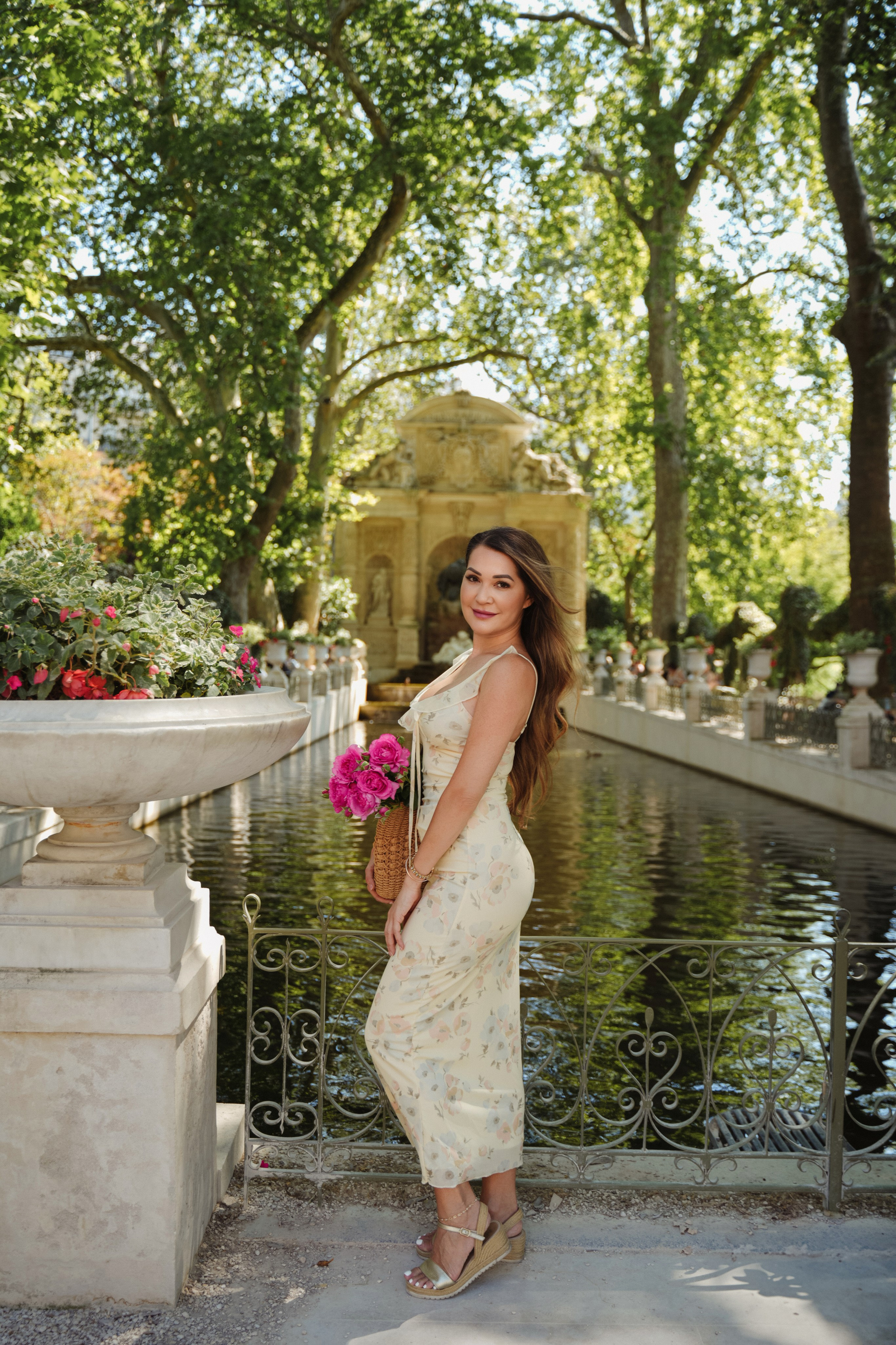 Philippa (2.5 hours). Photographer in Paris|Solo and groups, portraits & content, couples photo-shoot in Paris at the best locations