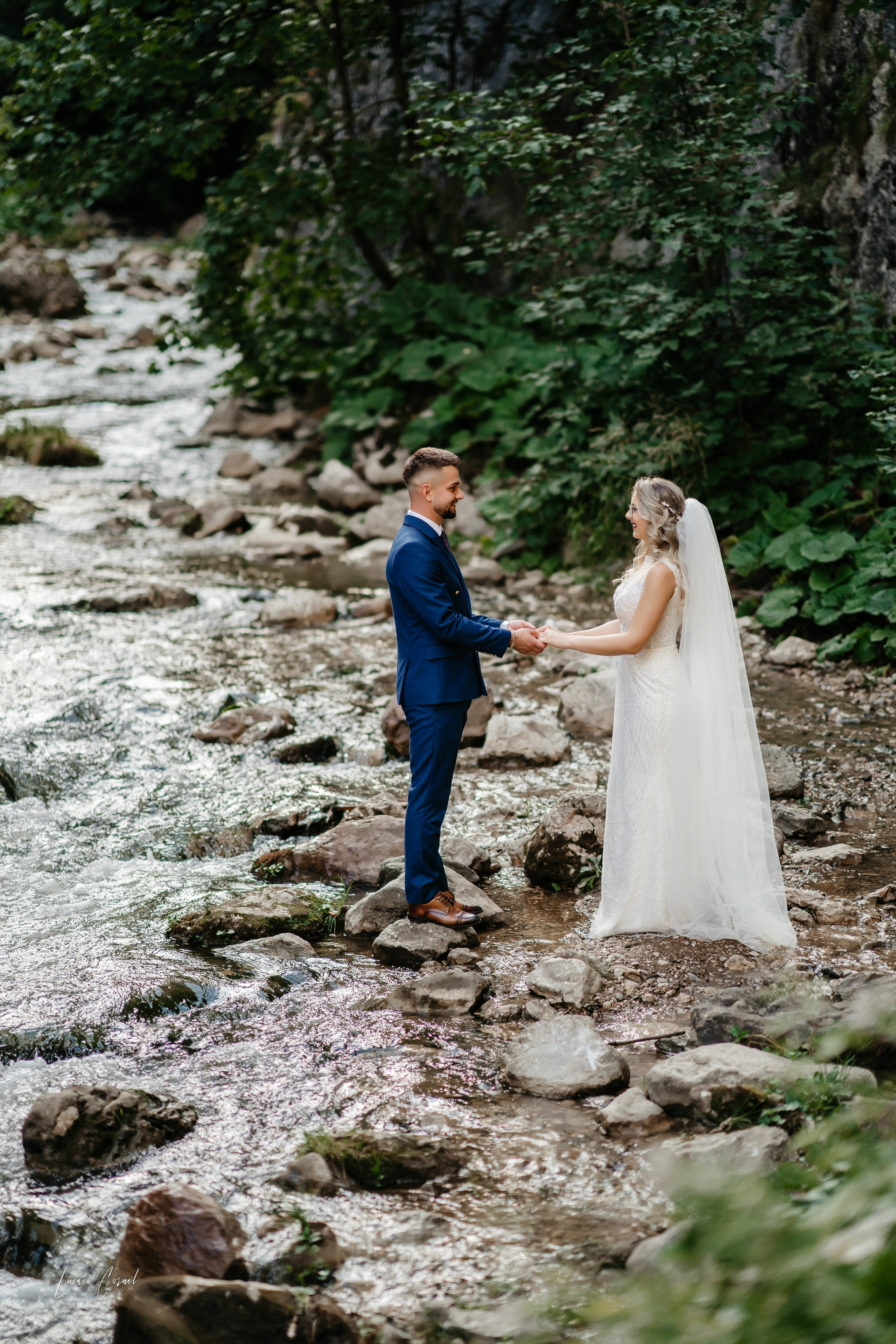 Fotograf de Nuntă Profesional — Fotografie Jurnalistică și Clasică pentru Amintiri de Neuitat. Fotograf de nuntă, corporate, botezuri, majorate și aniversări Roman, Lucaci Cornel