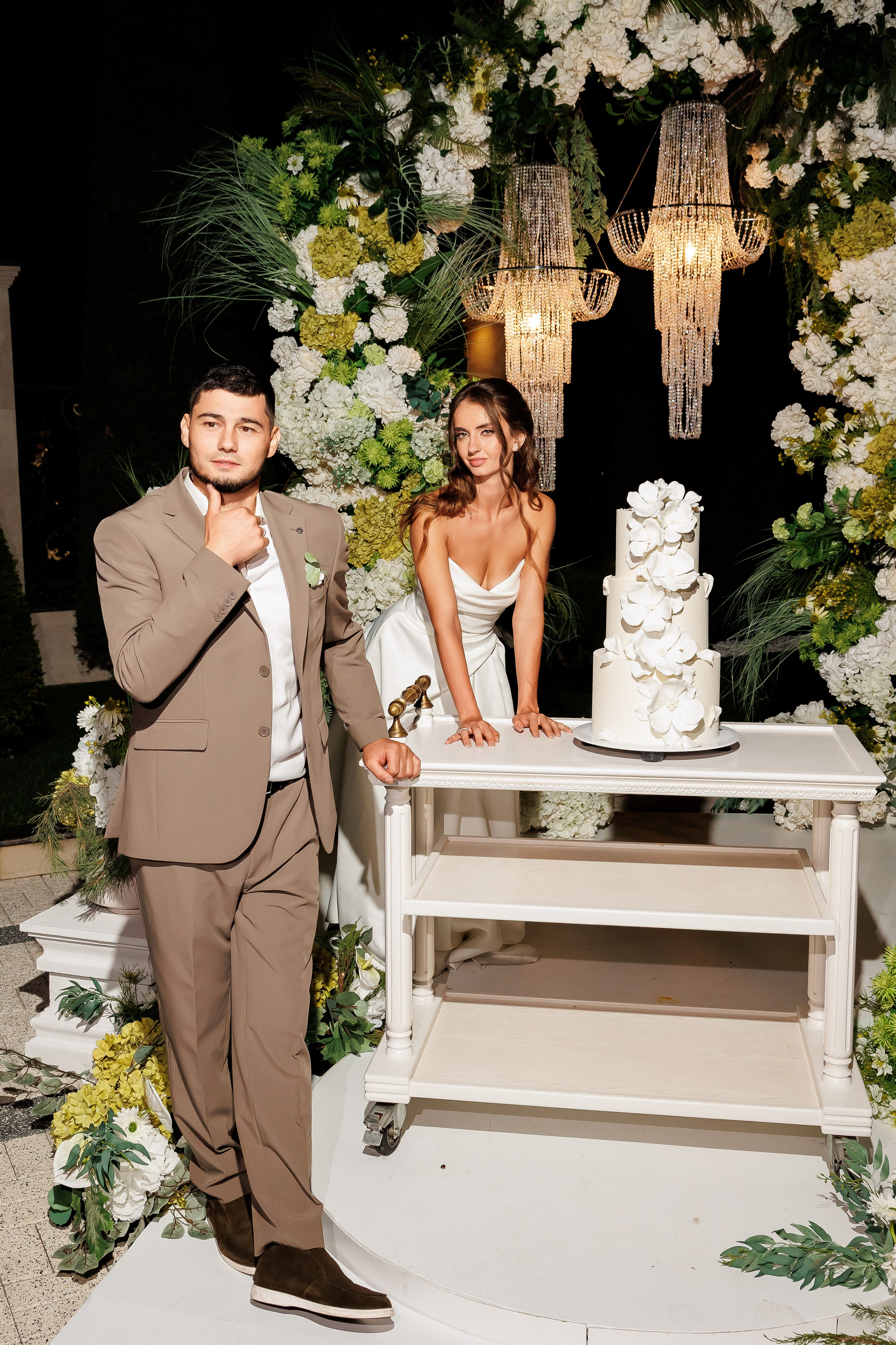 Eugen & Livia — Grand Elysee — Wedding Day. Servicii Foto și Video 067188353