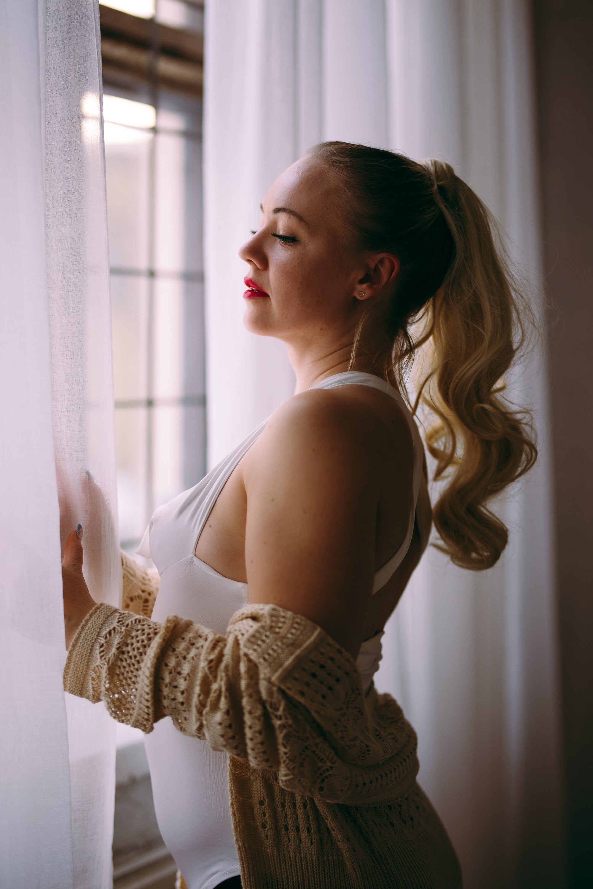 Boudoir session in studio. Valokuvaaja Lahti, Helsinki Elena Salonen