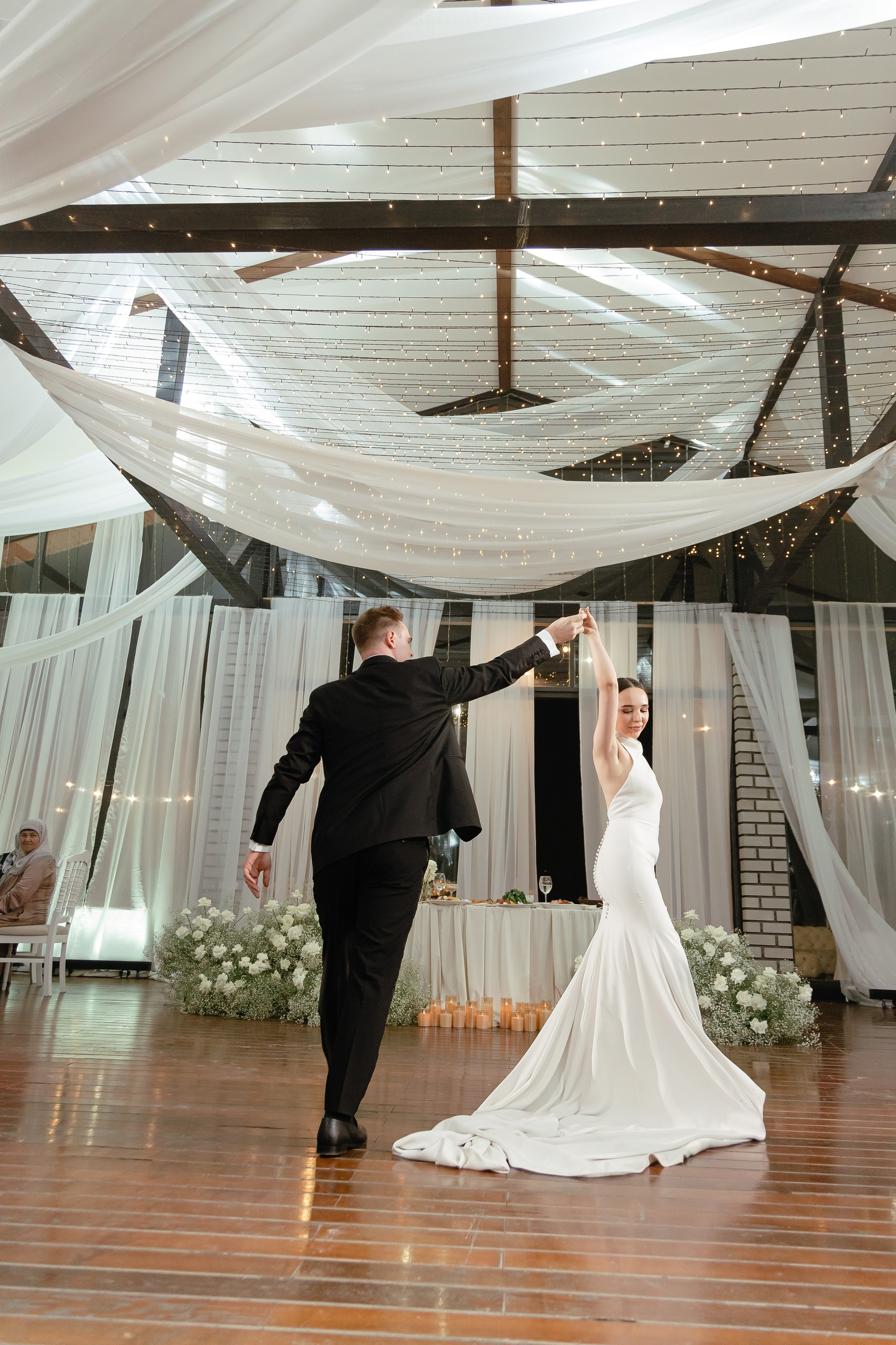 Thomas & Suyumbika. Главная