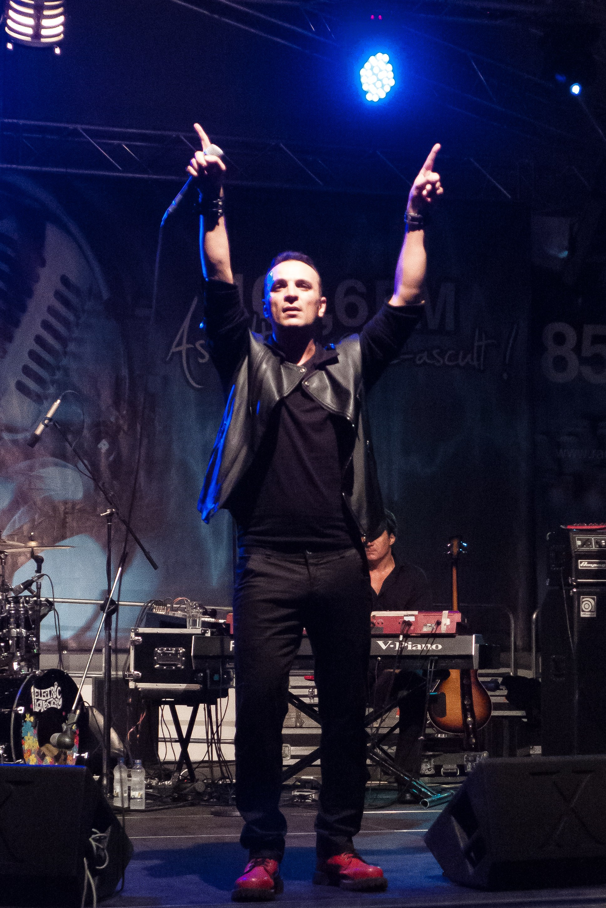 Direcția 5 în concert la Reșița, 2013. Pagina principală