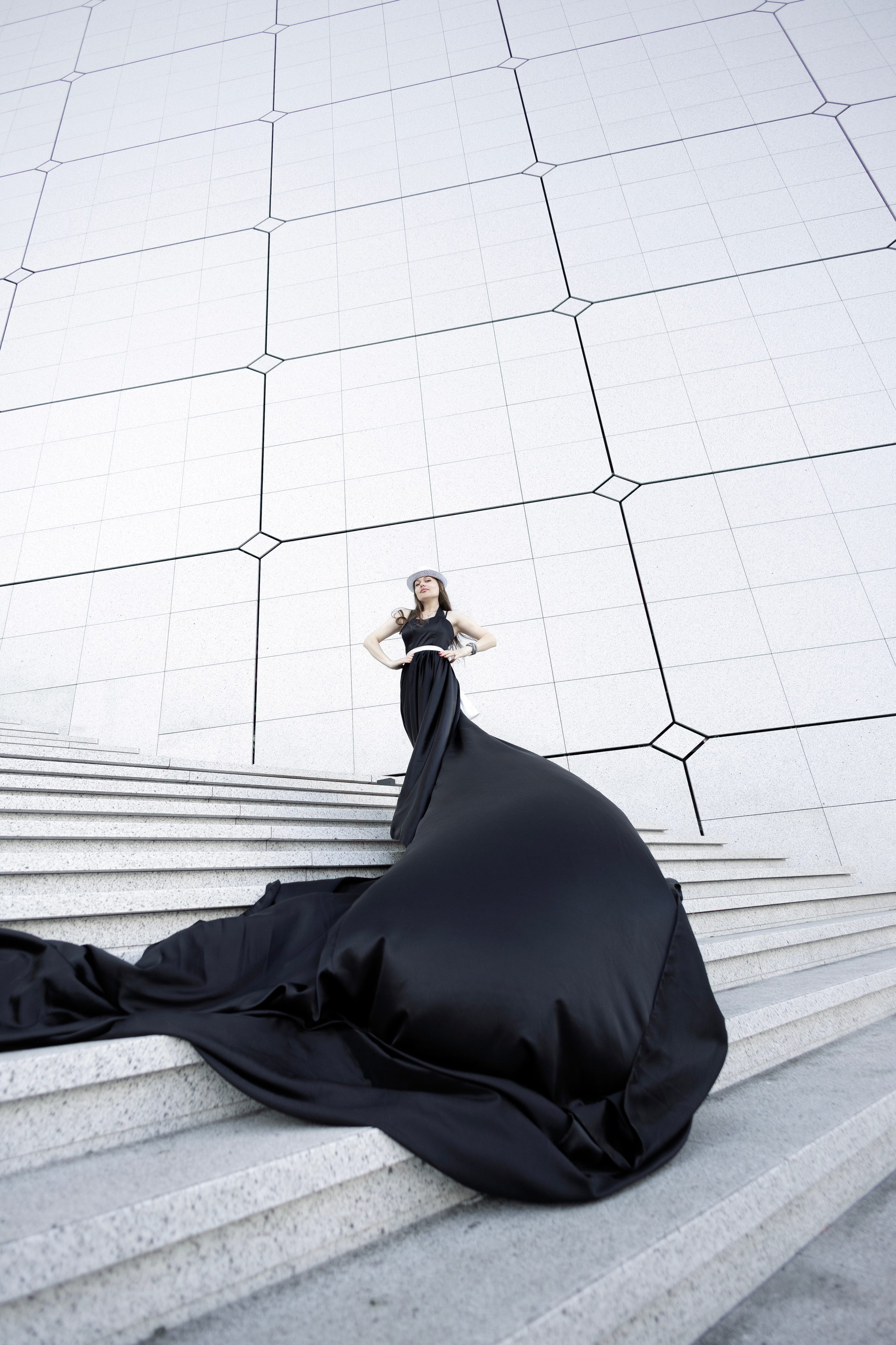 Shooting La Defence cu Lenuta. Wedding, event and family photographer in Paris, Emilian Olaru