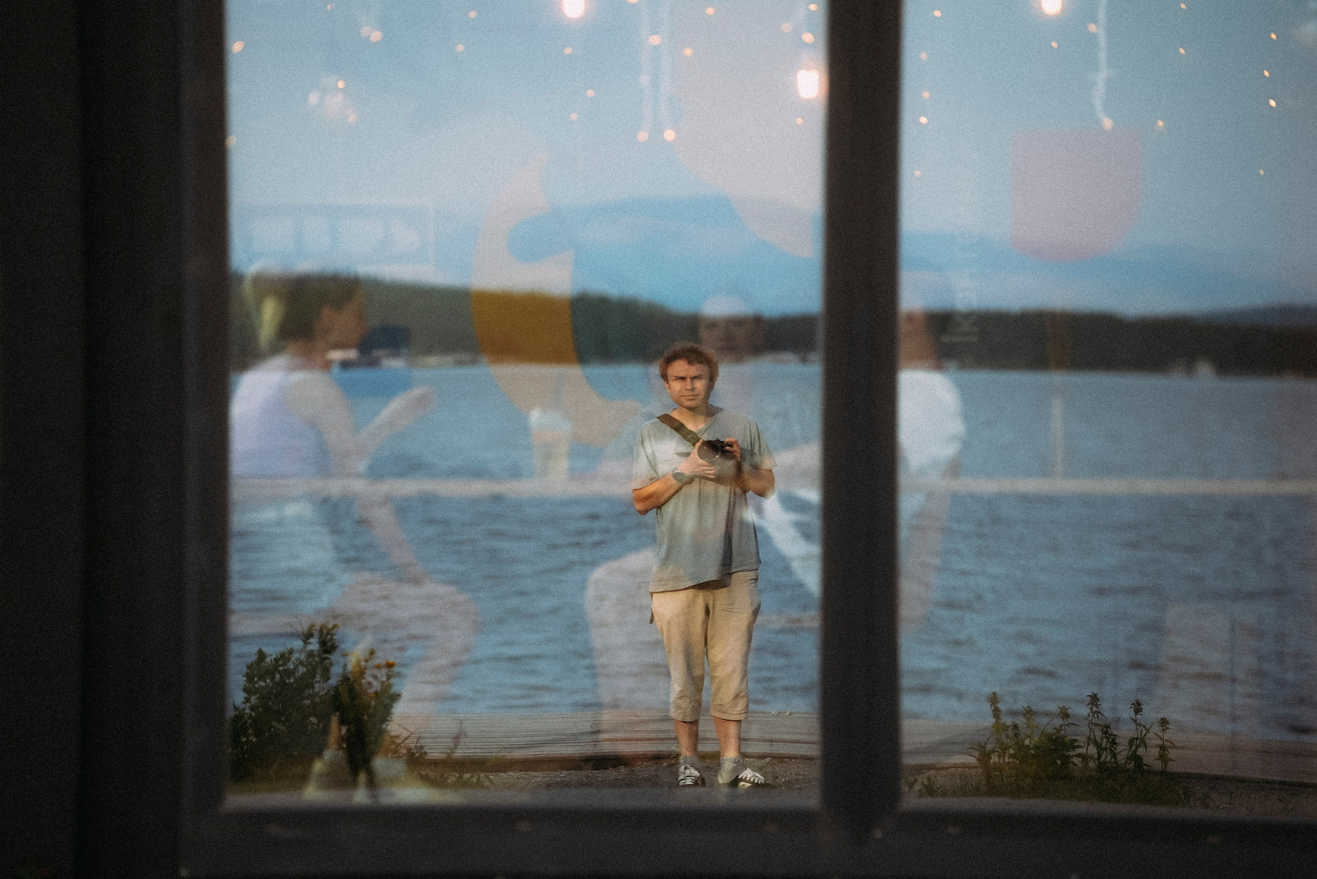 2025. Стрит-фотография, полная абсурда, идиотизма и красоты