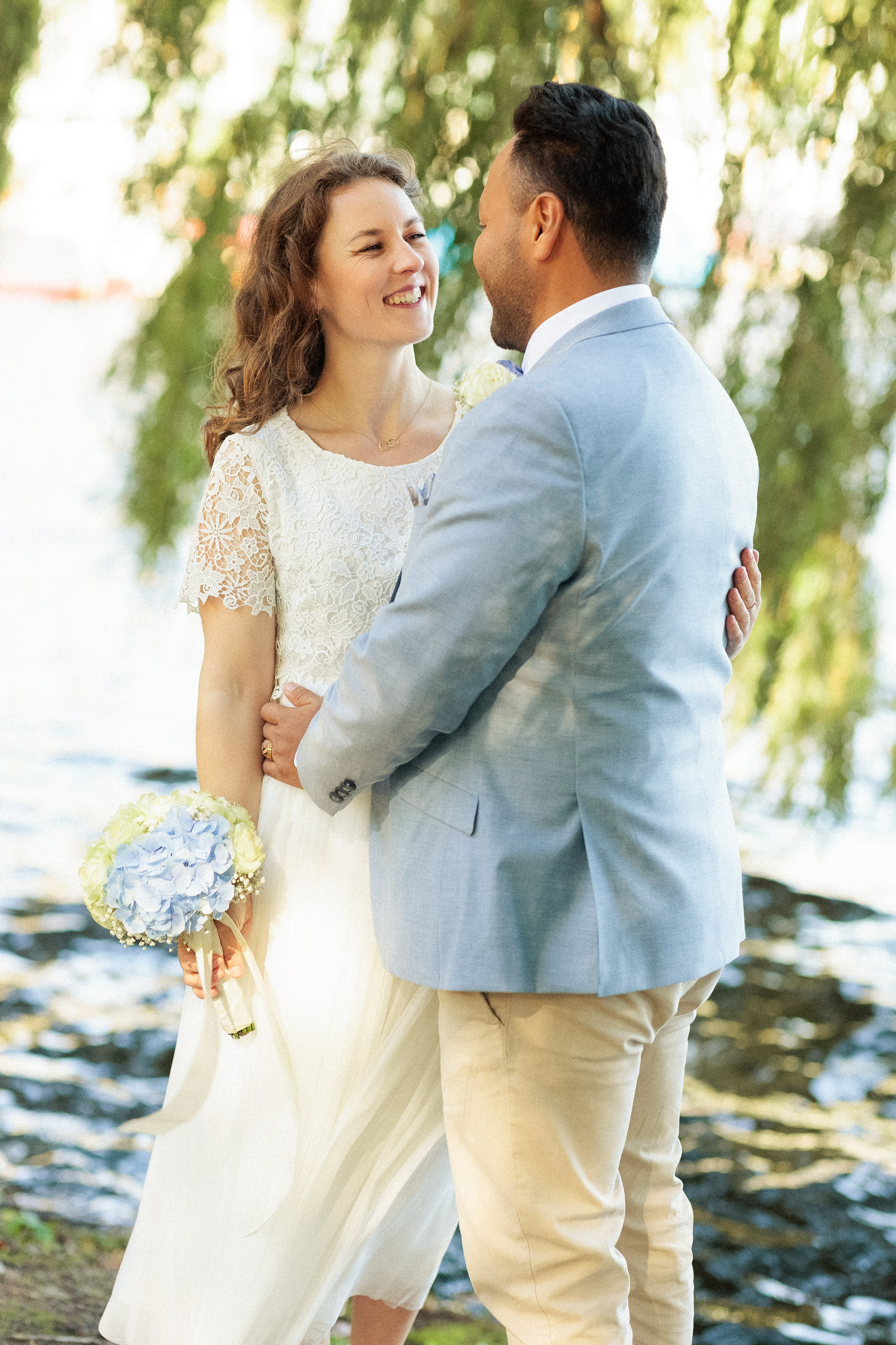 Traumhochzeit im Bobby Reich | Moderne Liebe am Hamburger Alsterufer. Hochzeitsfotograf und Hochzeitsvideograf aus Hamburg | Roka21Film