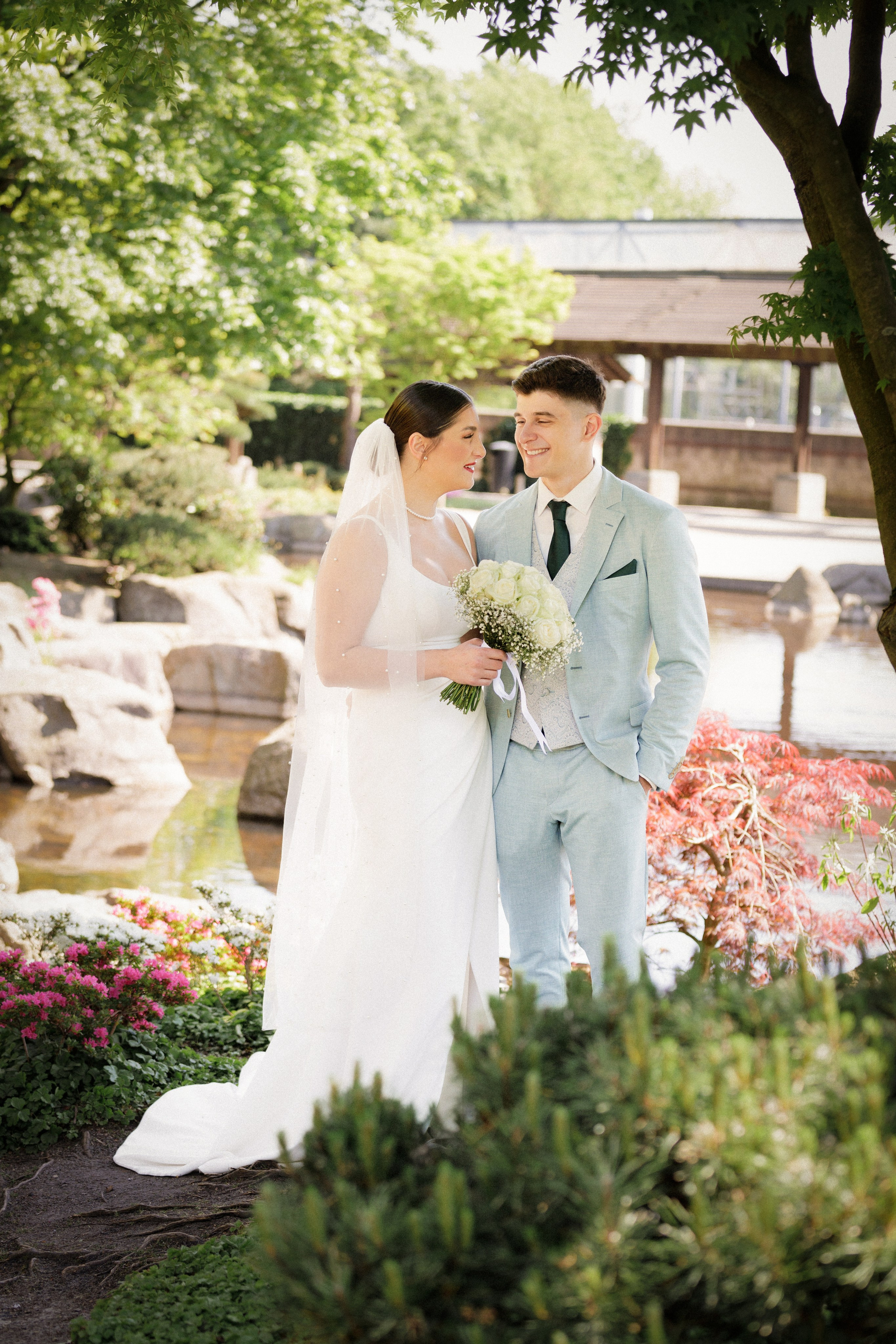 Natürliche Hochzeitsfotografie im Planten un Blomen | Hamburgs grüne Oase. Hochzeitsfotograf und Hochzeitsvideograf aus Hamburg | Roka21Film