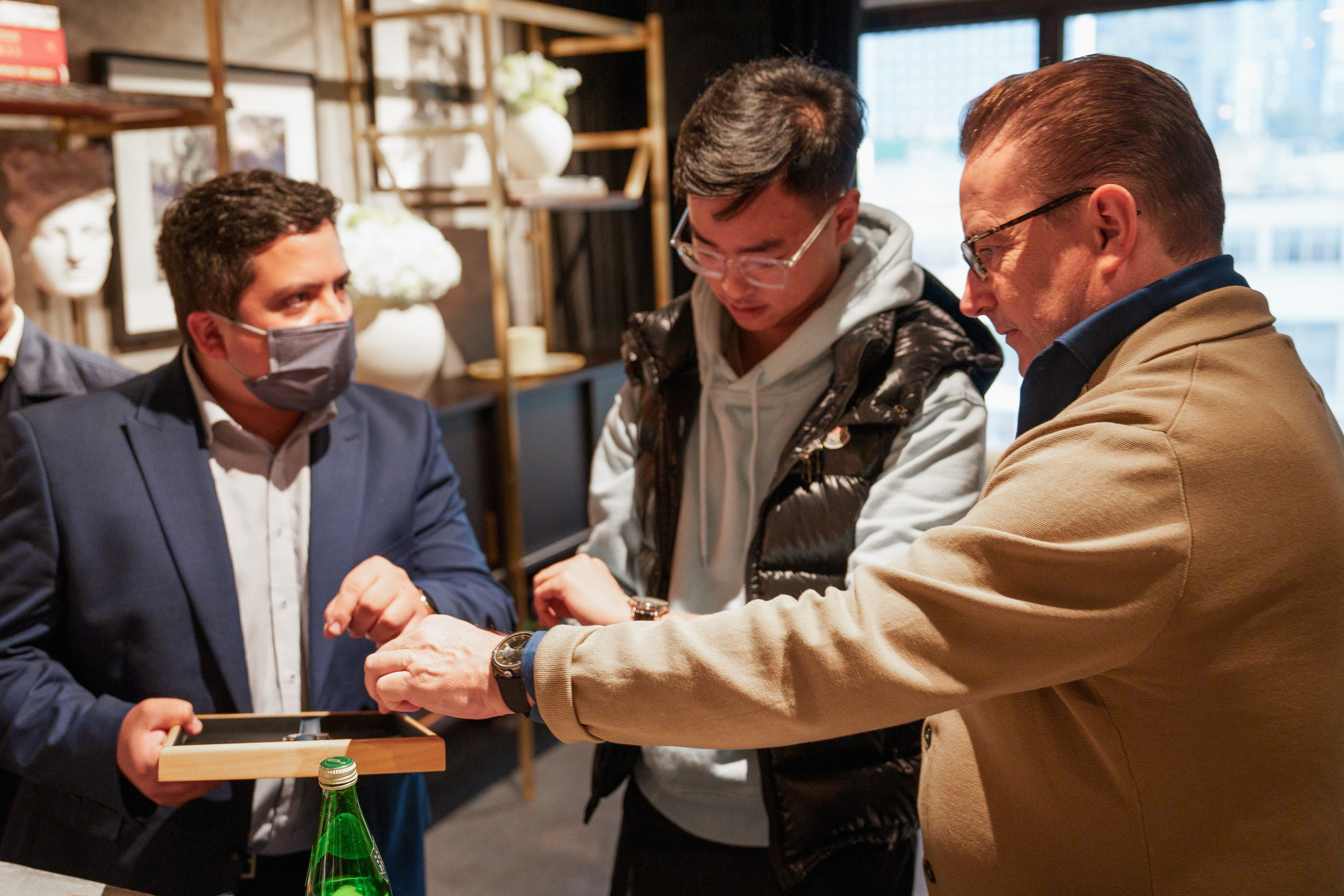 WATCHBOX. ФОТОГРАФ В ГОНКОНГЕ (СВАДЬБЫ, FASHION, СЕМЕЙНЫЕ, МЕРОПРИЯТИЯ, ФОТОПРОГУЛКИ)