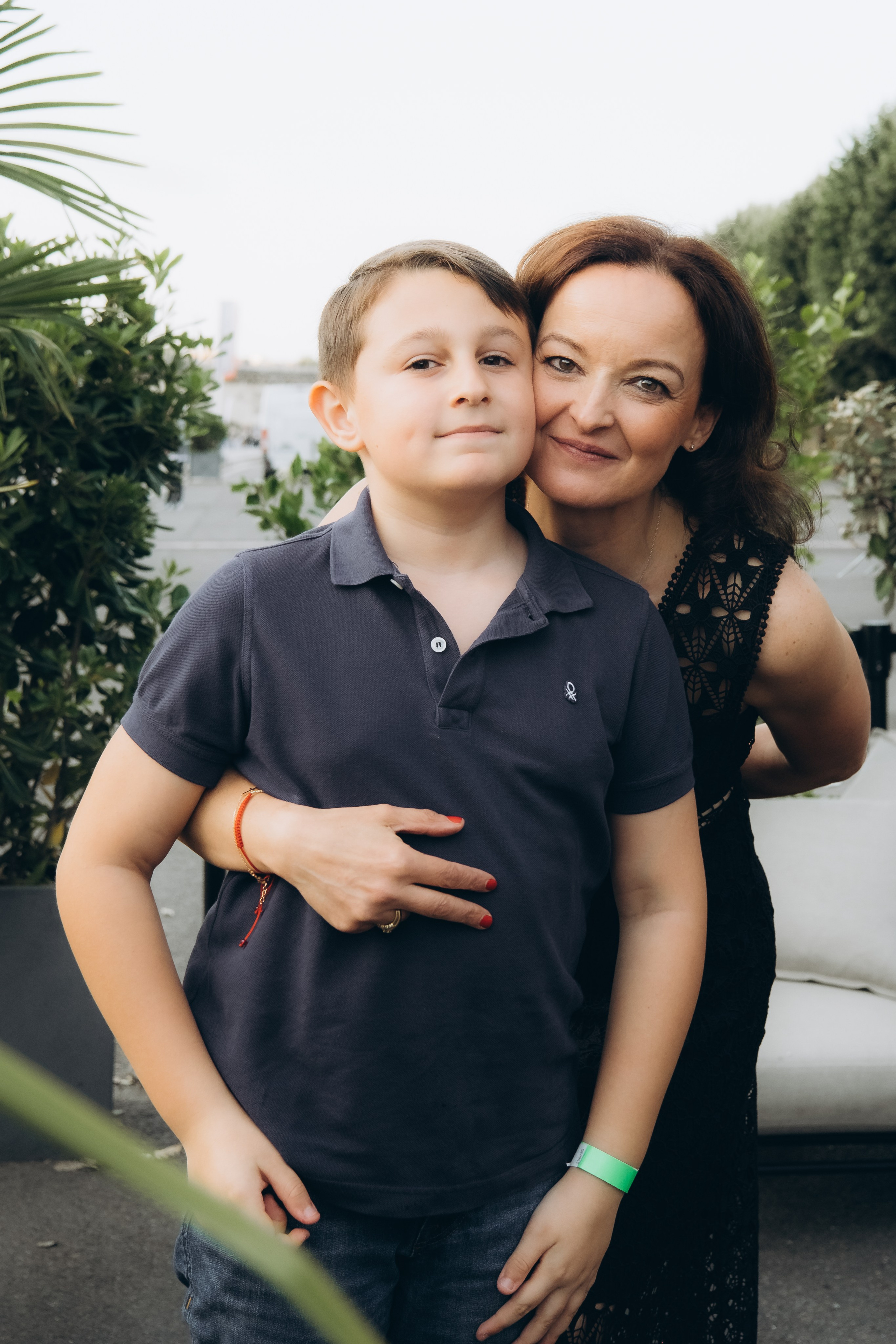 Marie’s Birthday with an Eiffel Tower view. Photographer in Paris Marina Chaput