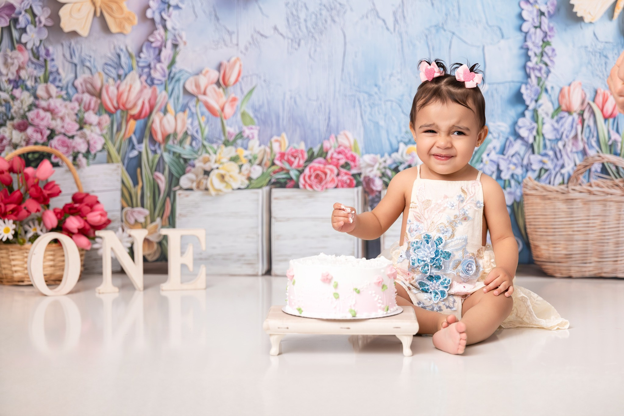 Ayla 1 year old. Professional family, maternity & newborn photographer in North Charleston, SC, creating timeless portraits