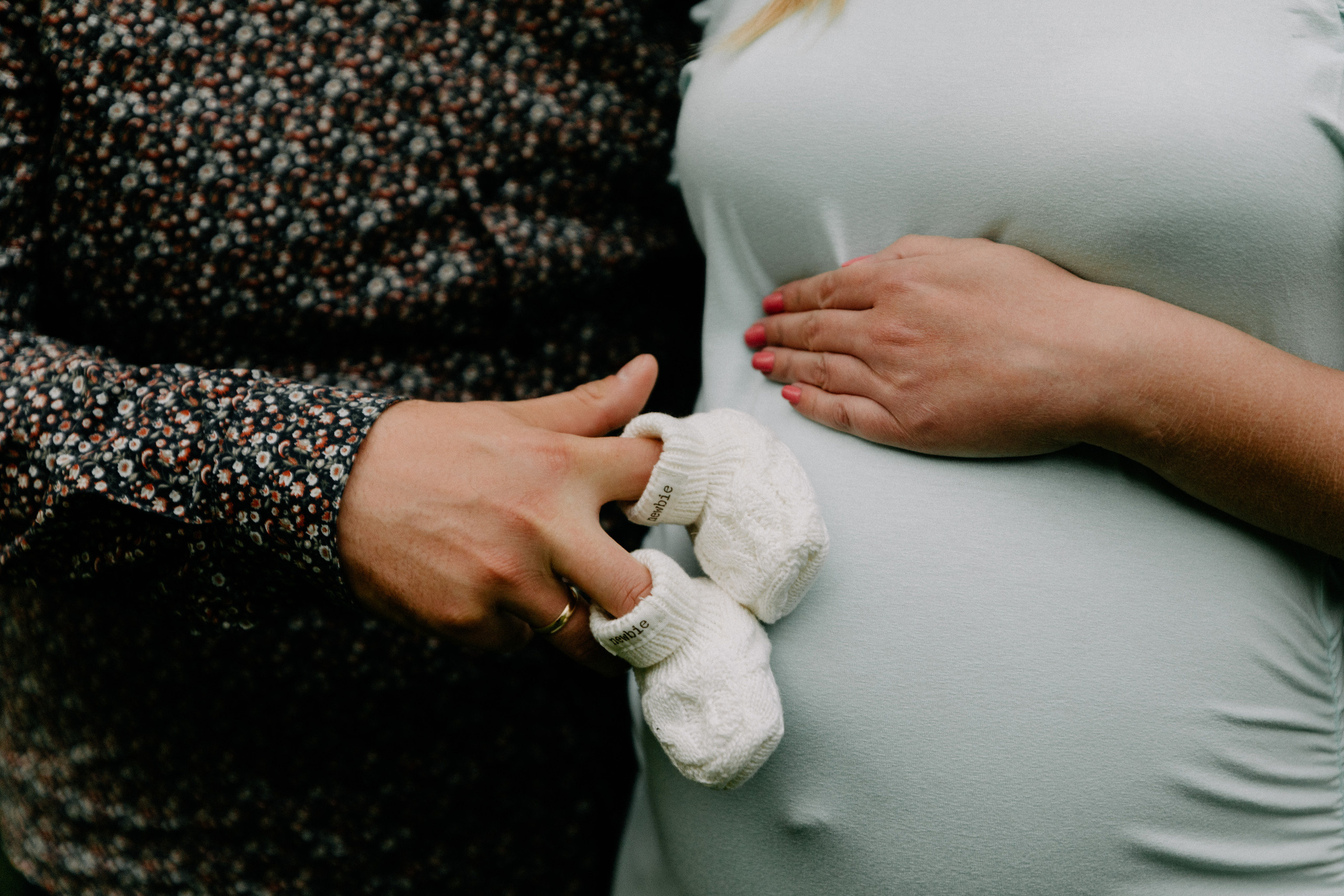 Zdjęcie przedstawia sesję ciążową wykonaną przez fotografa Aleksandra Szpakowicza w Gdańsku. Fotografia ciążowa Gdańsk. www.szpakowicz-studio.pl
