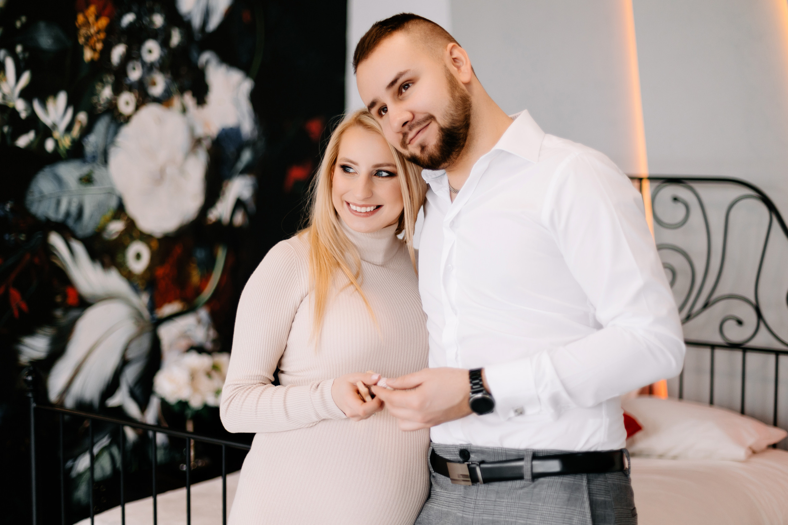 Zdjęcie przedstawia sesję ciążową wykonaną przez fotografa Aleksandra Szpakowicza w Gdańsku. Fotografia ciążowa Gdańsk. www.szpakowicz-studio.pl