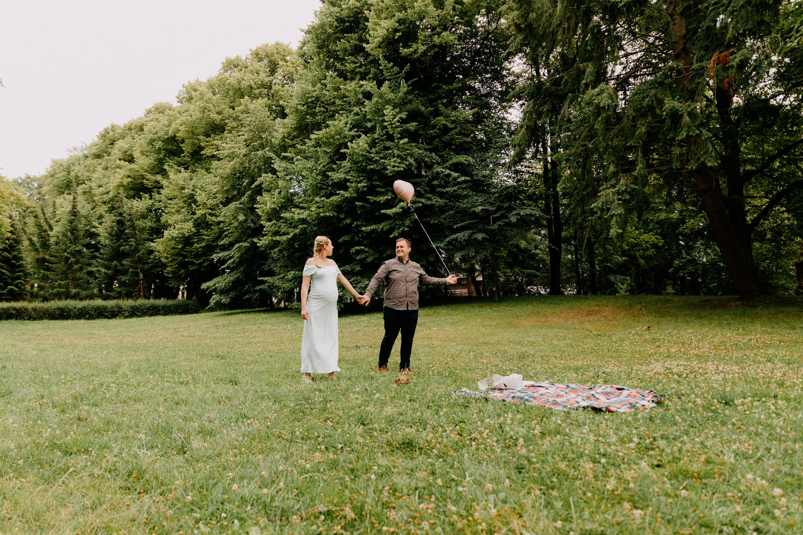 Zdjęcie przedstawia sesję ciążową wykonaną przez fotografa Aleksandra Szpakowicza w Gdańsku. Fotografia ciążowa Gdańsk. www.szpakowicz-studio.pl