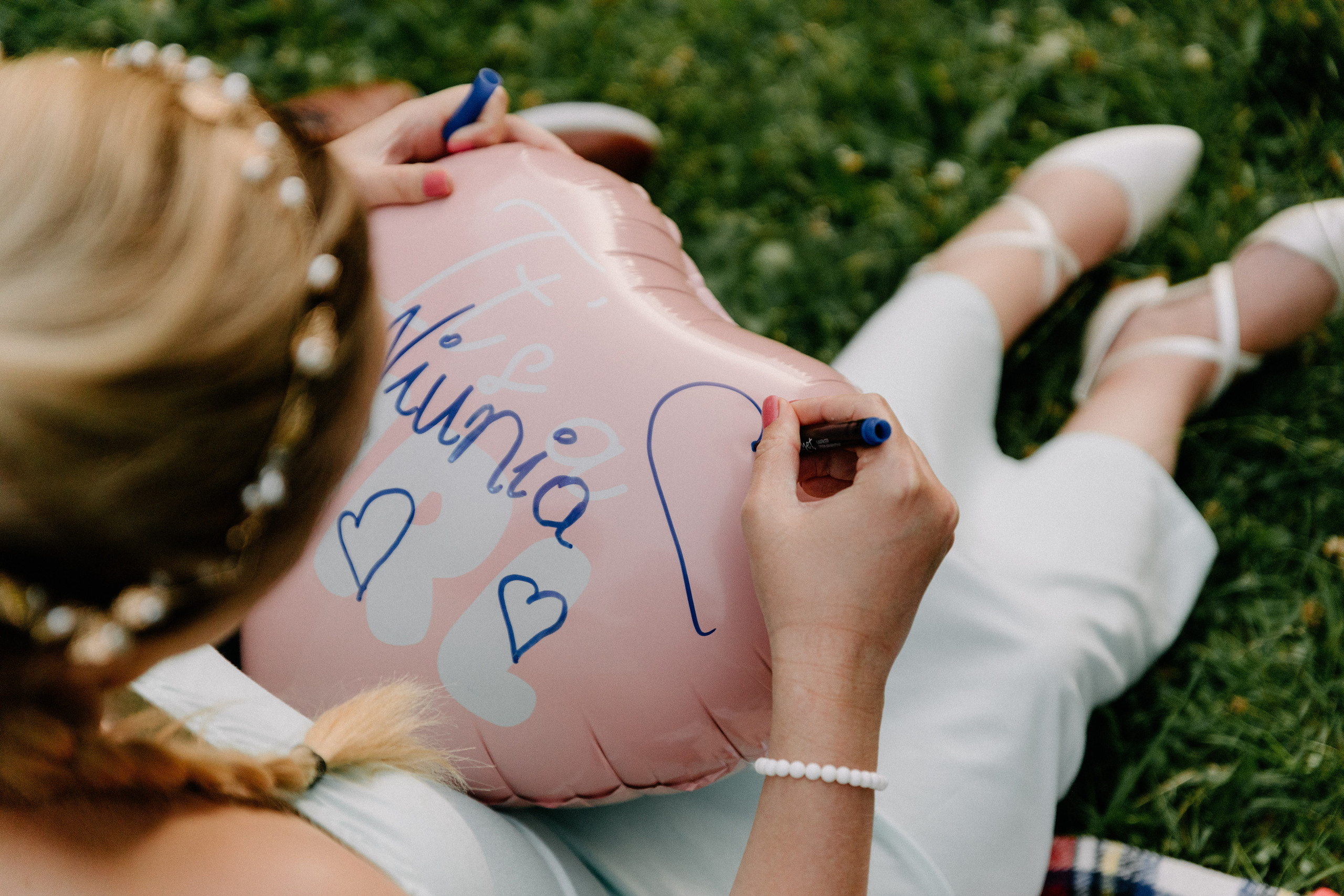 Zdjęcie przedstawia sesję ciążową wykonaną przez fotografa Aleksandra Szpakowicza w Gdańsku. Fotografia ciążowa Gdańsk. www.szpakowicz-studio.pl