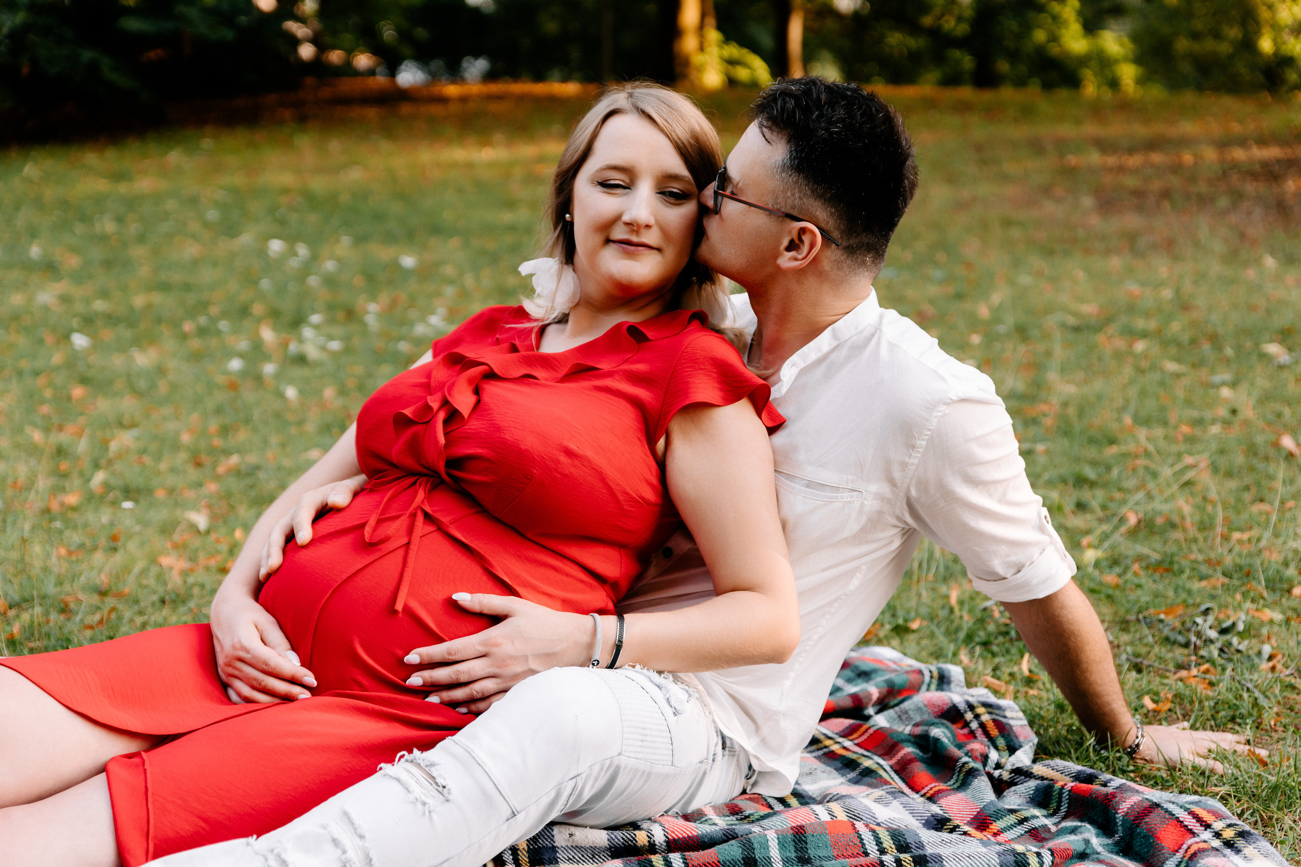 Zdjęcie przedstawia sesję ciążową wykonaną przez fotografa Aleksandra Szpakowicza w Gdańsku. Fotografia ciążowa Gdańsk. www.szpakowicz-studio.pl