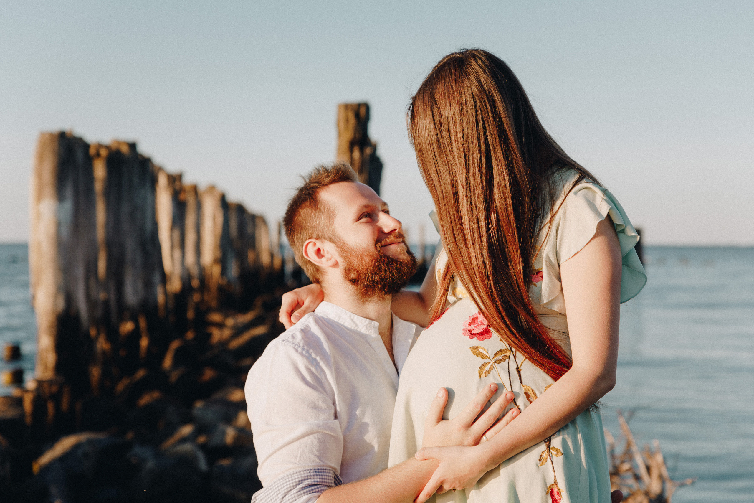 Zdjęcie przedstawia sesję ciążową wykonaną przez fotografa Aleksandra Szpakowicza w Gdańsku. Fotografia ciążowa Gdańsk. www.szpakowicz-studio.pl