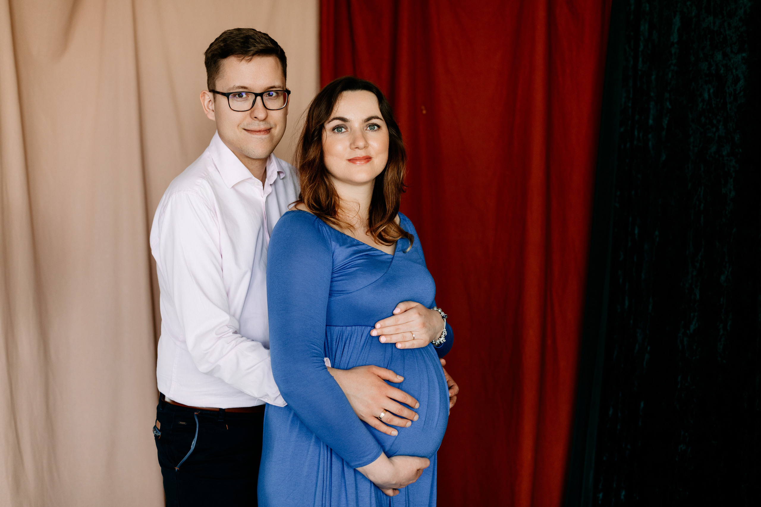 Zdjęcie przedstawia sesję ciążową wykonaną przez fotografa Aleksandra Szpakowicza w Gdańsku. Fotografia ciążowa Gdańsk. www.szpakowicz-studio.pl