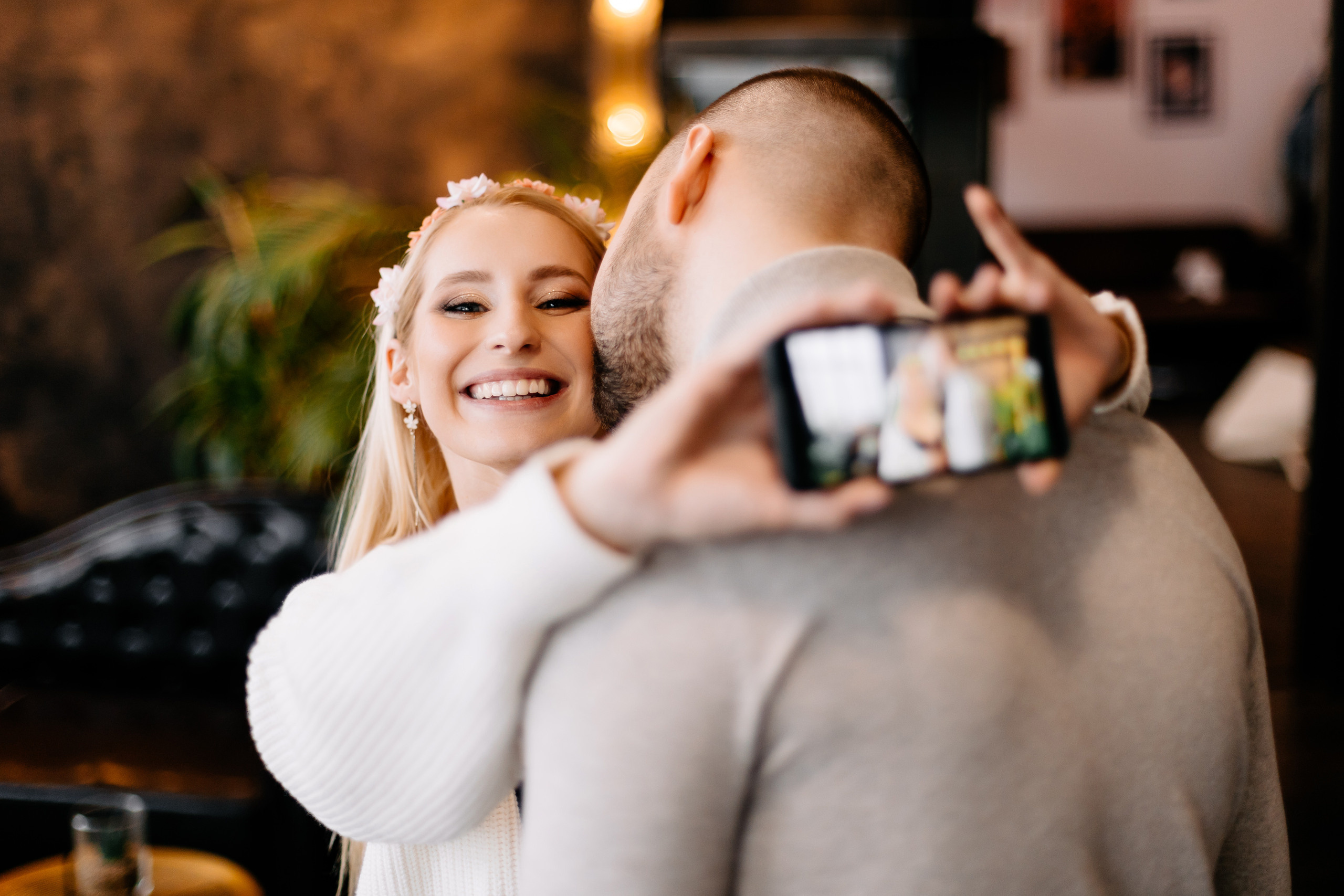 Zdjęcie przedstawia sesję ciążową wykonaną przez fotografa Aleksandra Szpakowicza w Gdańsku. Fotografia ciążowa Gdańsk. www.szpakowicz-studio.pl