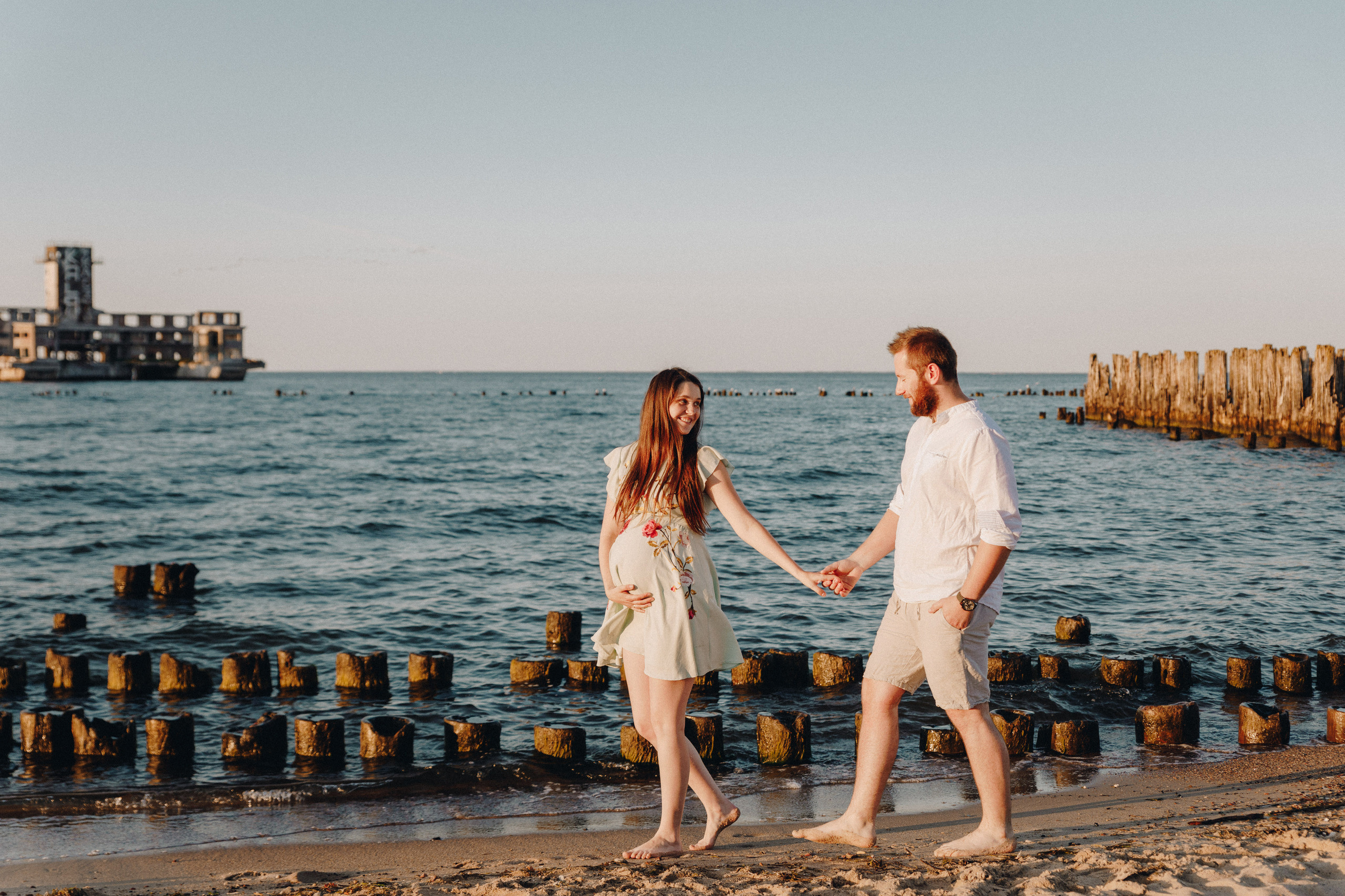 Zdjęcie przedstawia sesję ciążową wykonaną przez fotografa Aleksandra Szpakowicza w Gdańsku. Fotografia ciążowa Gdańsk. www.szpakowicz-studio.pl