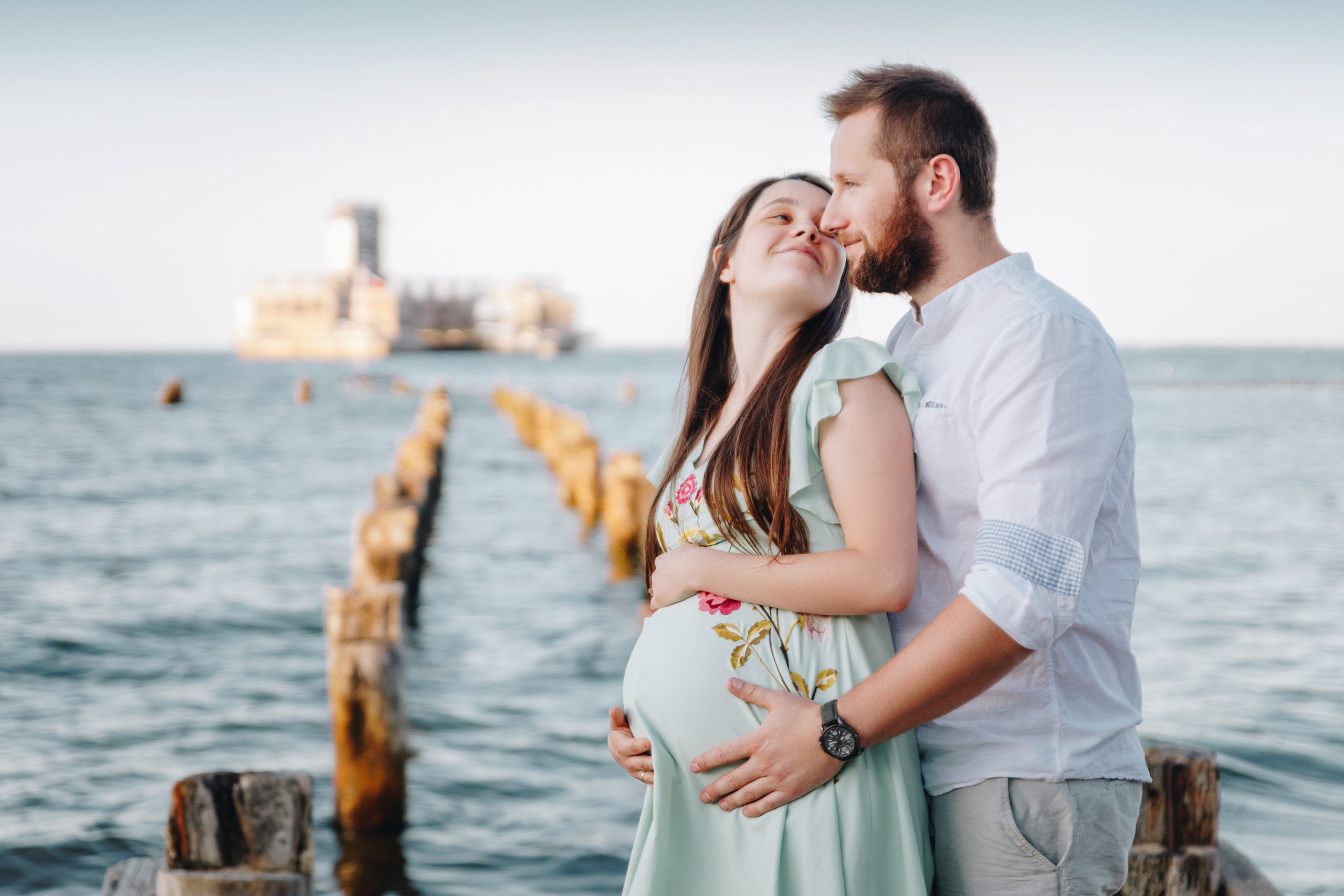Zdjęcie przedstawia sesję ciążową wykonaną przez fotografa Aleksandra Szpakowicza w Gdańsku. Fotografia ciążowa Gdańsk. www.szpakowicz-studio.pl