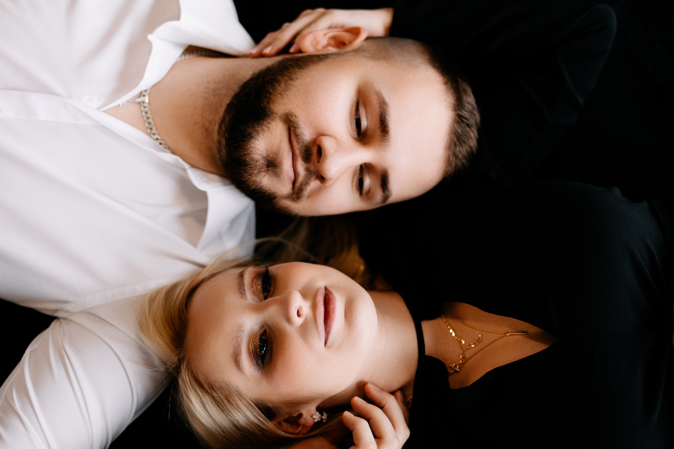 Zdjęcie przedstawia sesję ciążową wykonaną przez fotografa Aleksandra Szpakowicza w Gdańsku. Fotografia ciążowa Gdańsk. www.szpakowicz-studio.pl