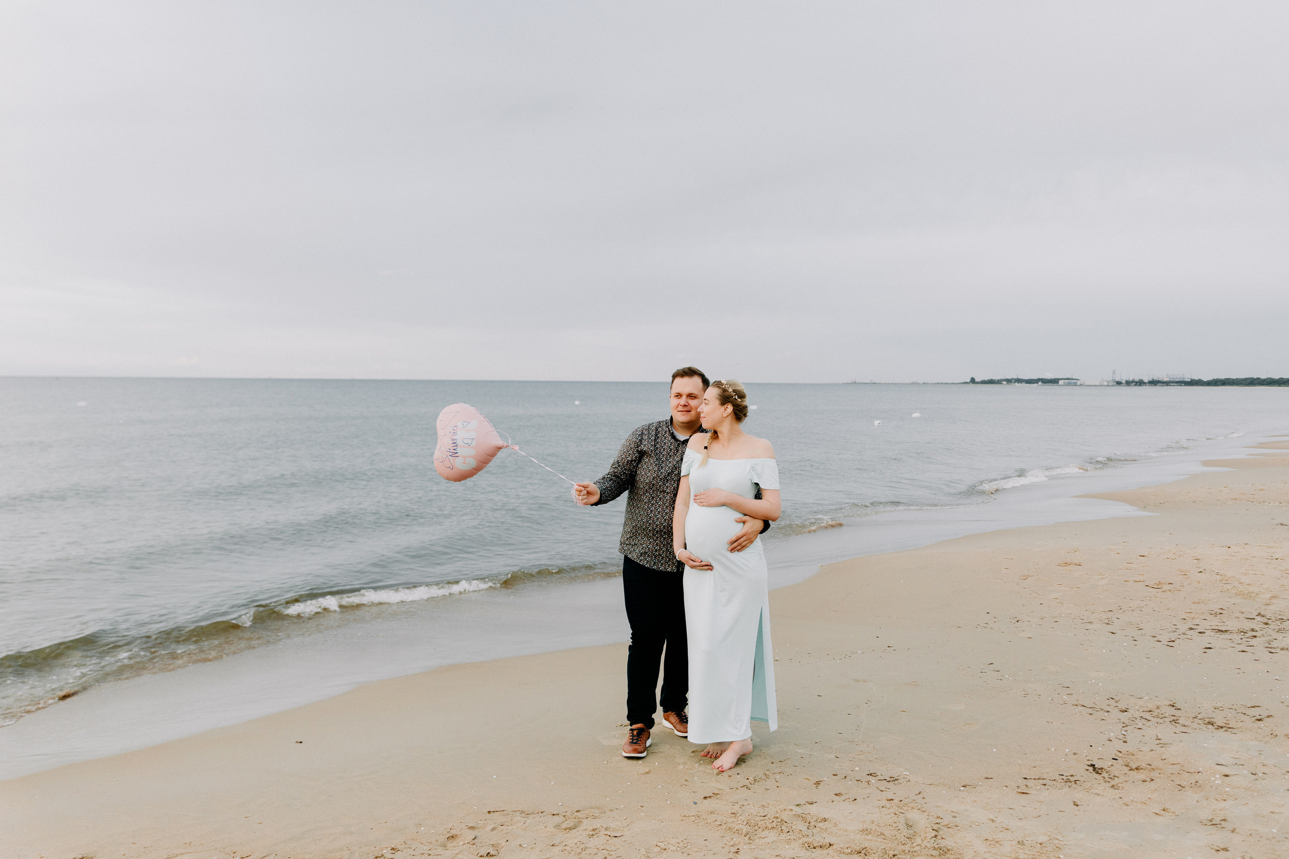 Zdjęcie przedstawia sesję ciążową wykonaną przez fotografa Aleksandra Szpakowicza w Gdańsku. Fotografia ciążowa Gdańsk. www.szpakowicz-studio.pl