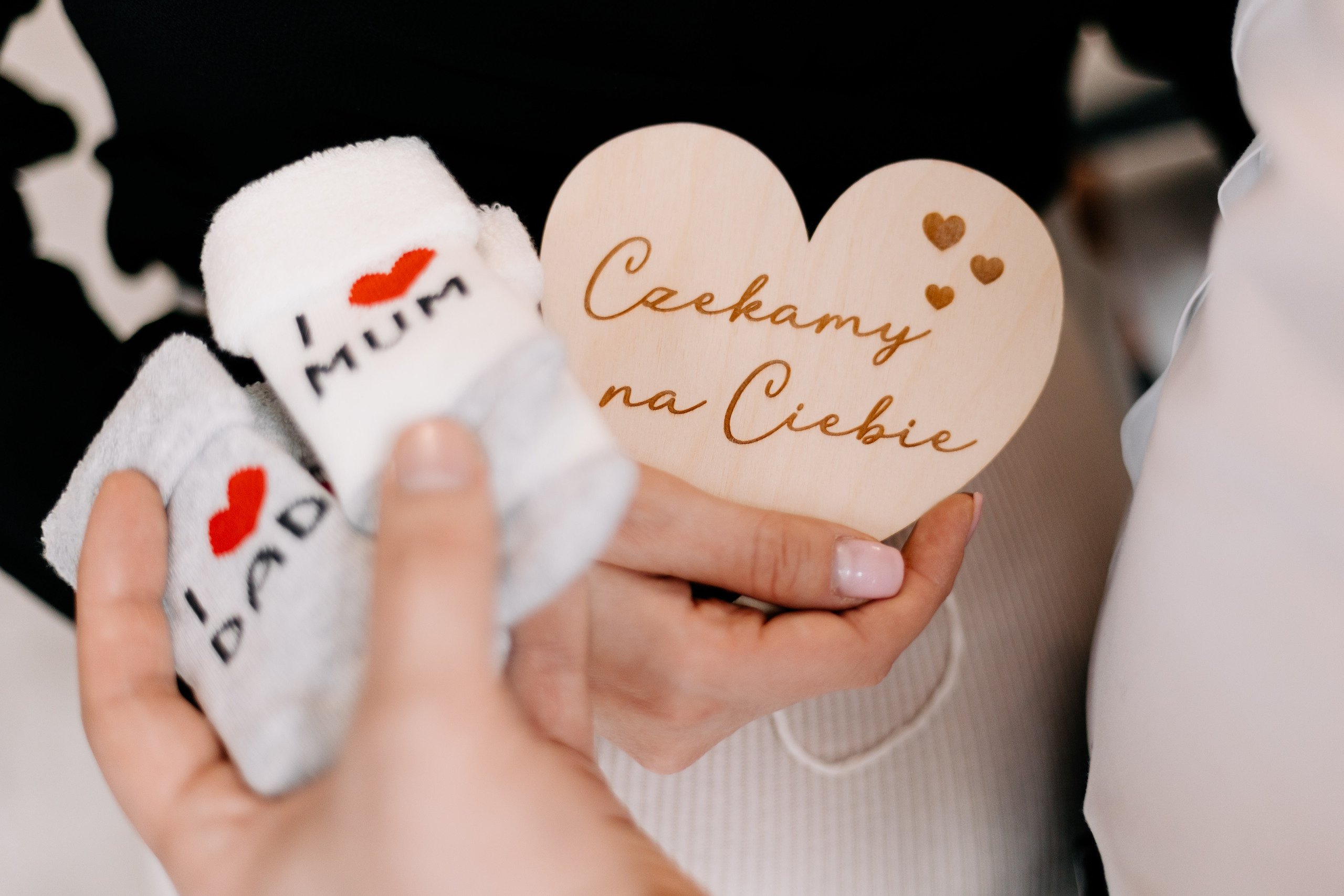 Zdjęcie przedstawia sesję ciążową wykonaną przez fotografa Aleksandra Szpakowicza w Gdańsku. Fotografia ciążowa Gdańsk. www.szpakowicz-studio.pl