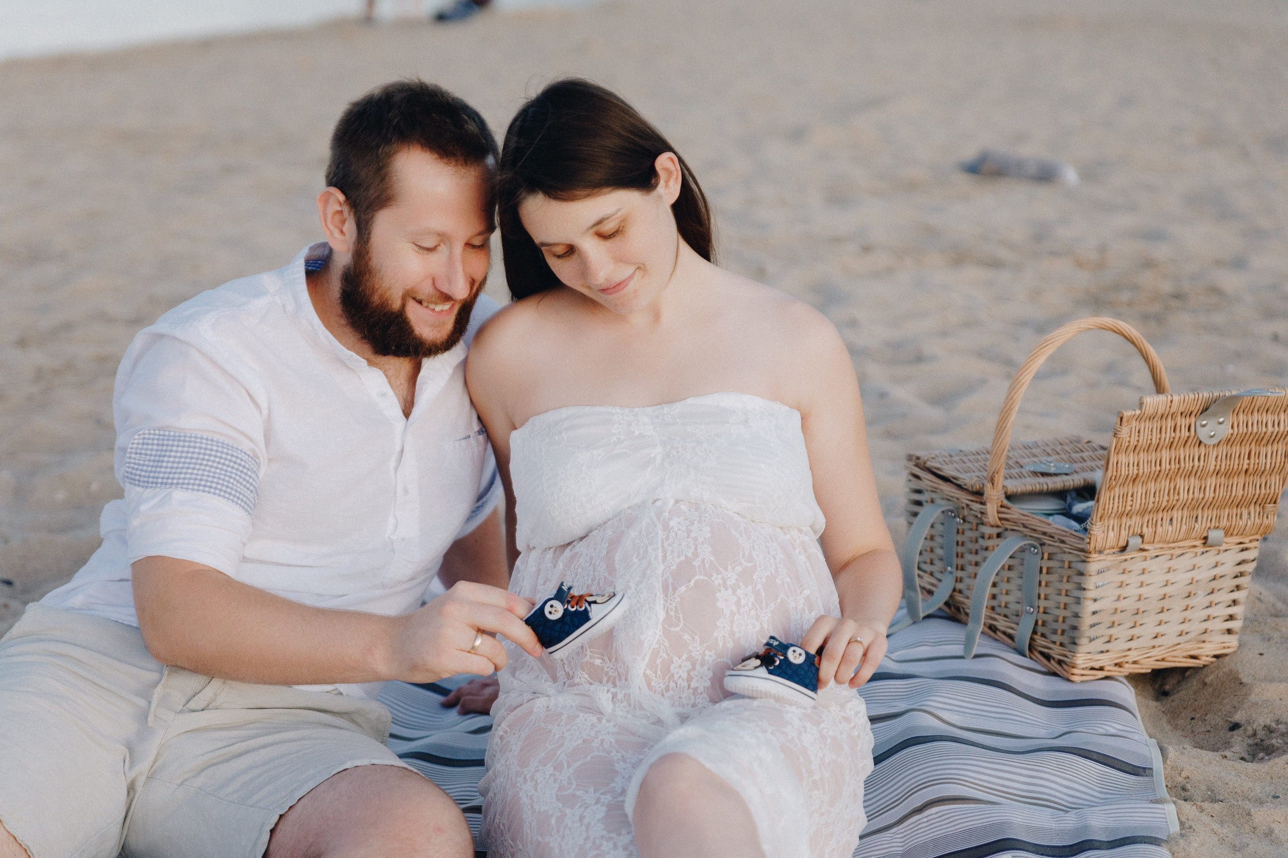 Zdjęcie przedstawia sesję ciążową wykonaną przez fotografa Aleksandra Szpakowicza w Gdańsku. Fotografia ciążowa Gdańsk. www.szpakowicz-studio.pl