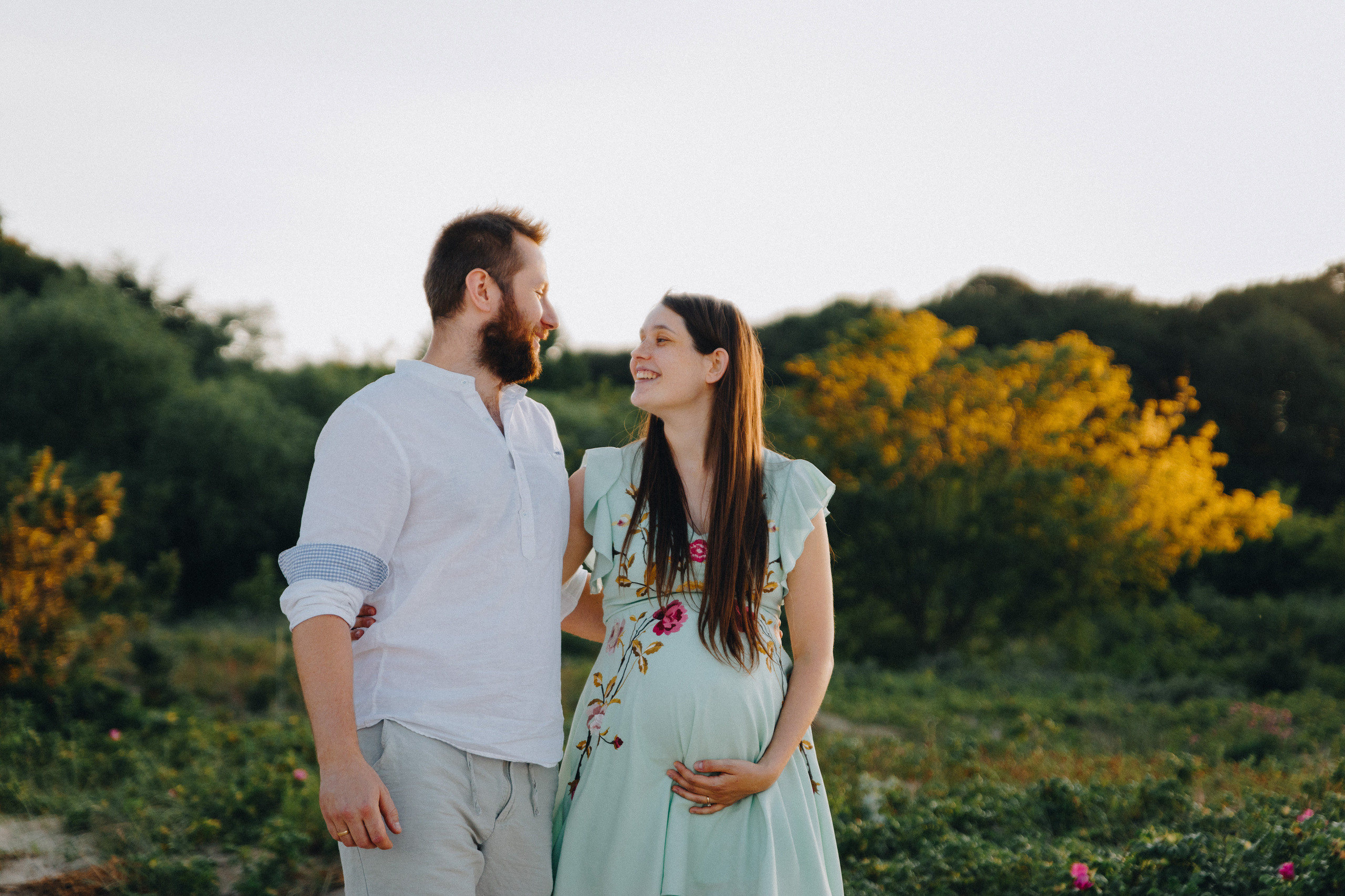 Zdjęcie przedstawia sesję ciążową wykonaną przez fotografa Aleksandra Szpakowicza w Gdańsku. Fotografia ciążowa Gdańsk. www.szpakowicz-studio.pl