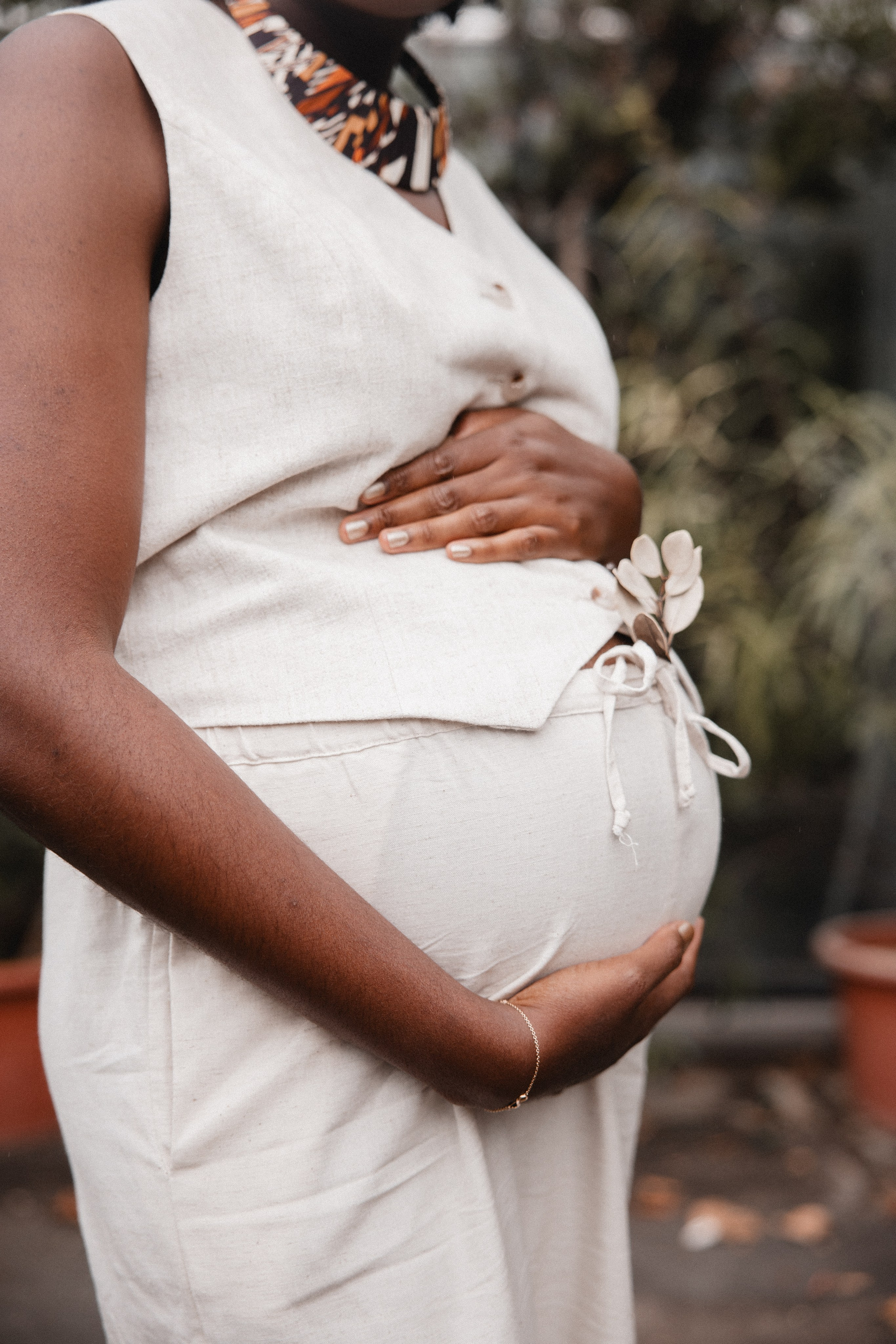 Babybauch Shooting im Botanischen Garten Bochum | Reiche Fotografie. Hochzeitsfotografin Bochum | Halyna Reiche Fotografie NRW