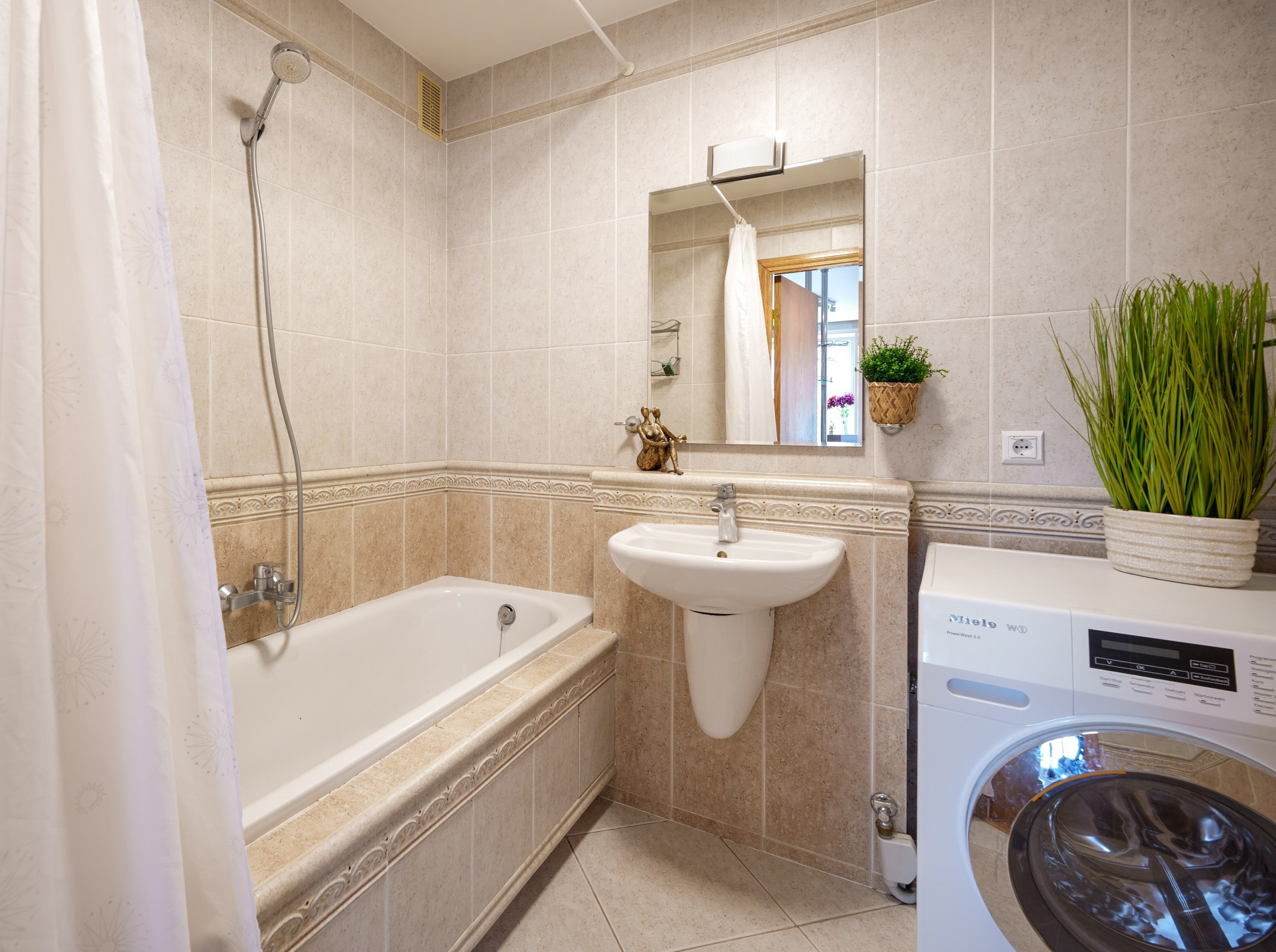 2--jų kambarių butas L. Gyros 80, Vilnius. Elina Sapiega fotografė Vilniuje