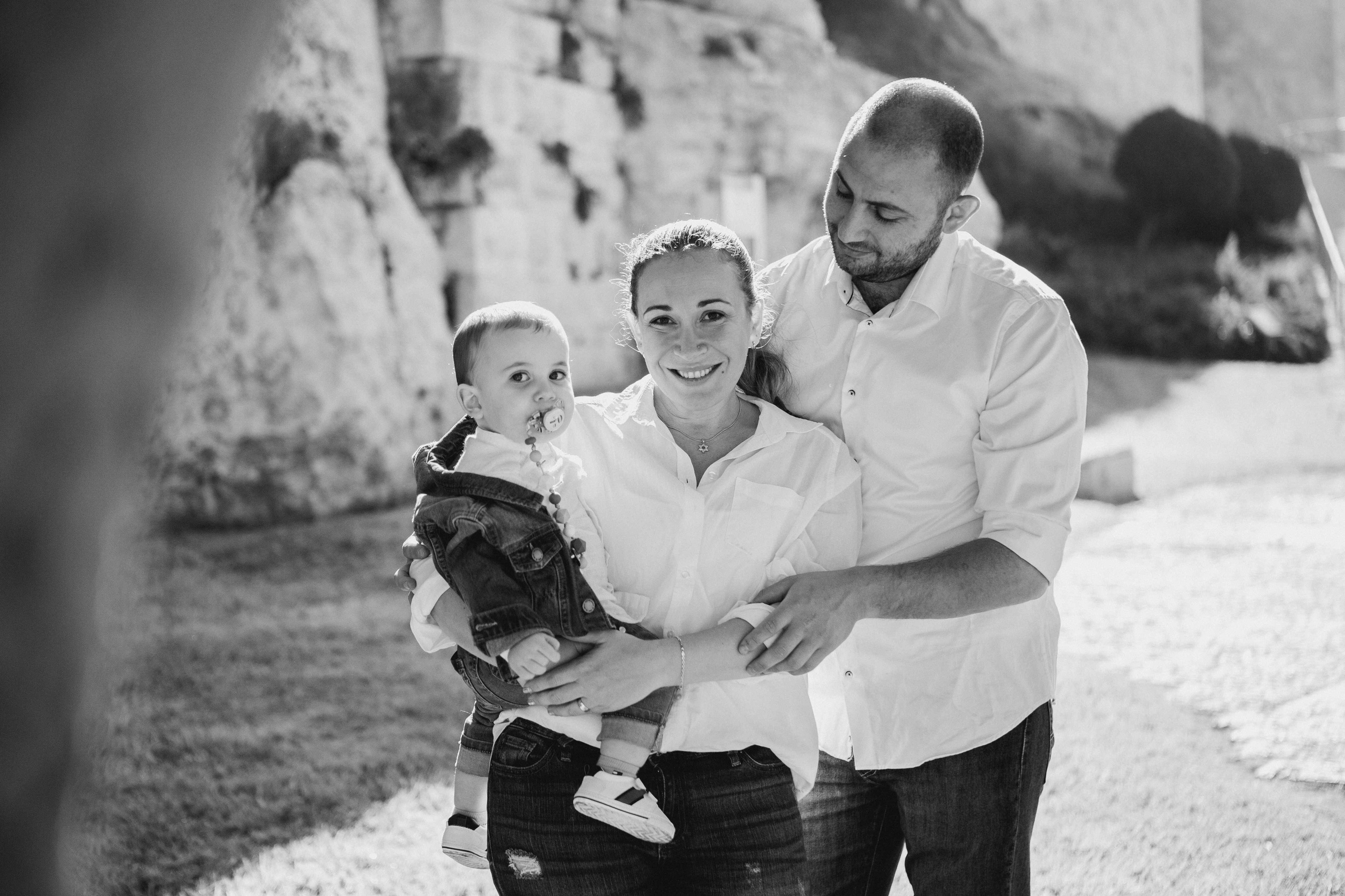 AT THE WALLS OF THE OLD CITY. PHOTOGRAPHER IN ISRAEL