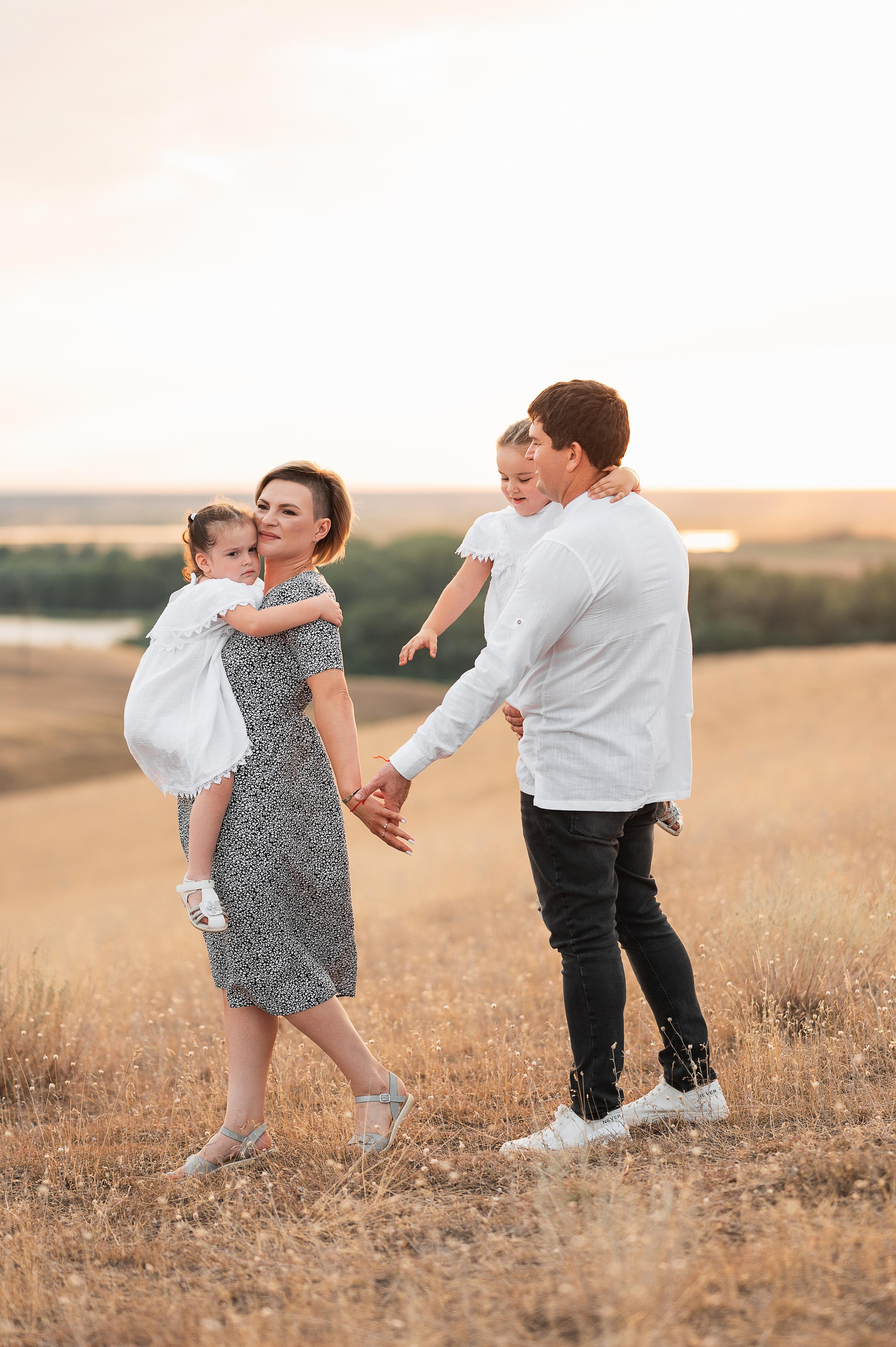 Юра Мария Ника и Кира. Свадебный фотограф Карасов Анатолий на КМВ и весь Ставропольский край