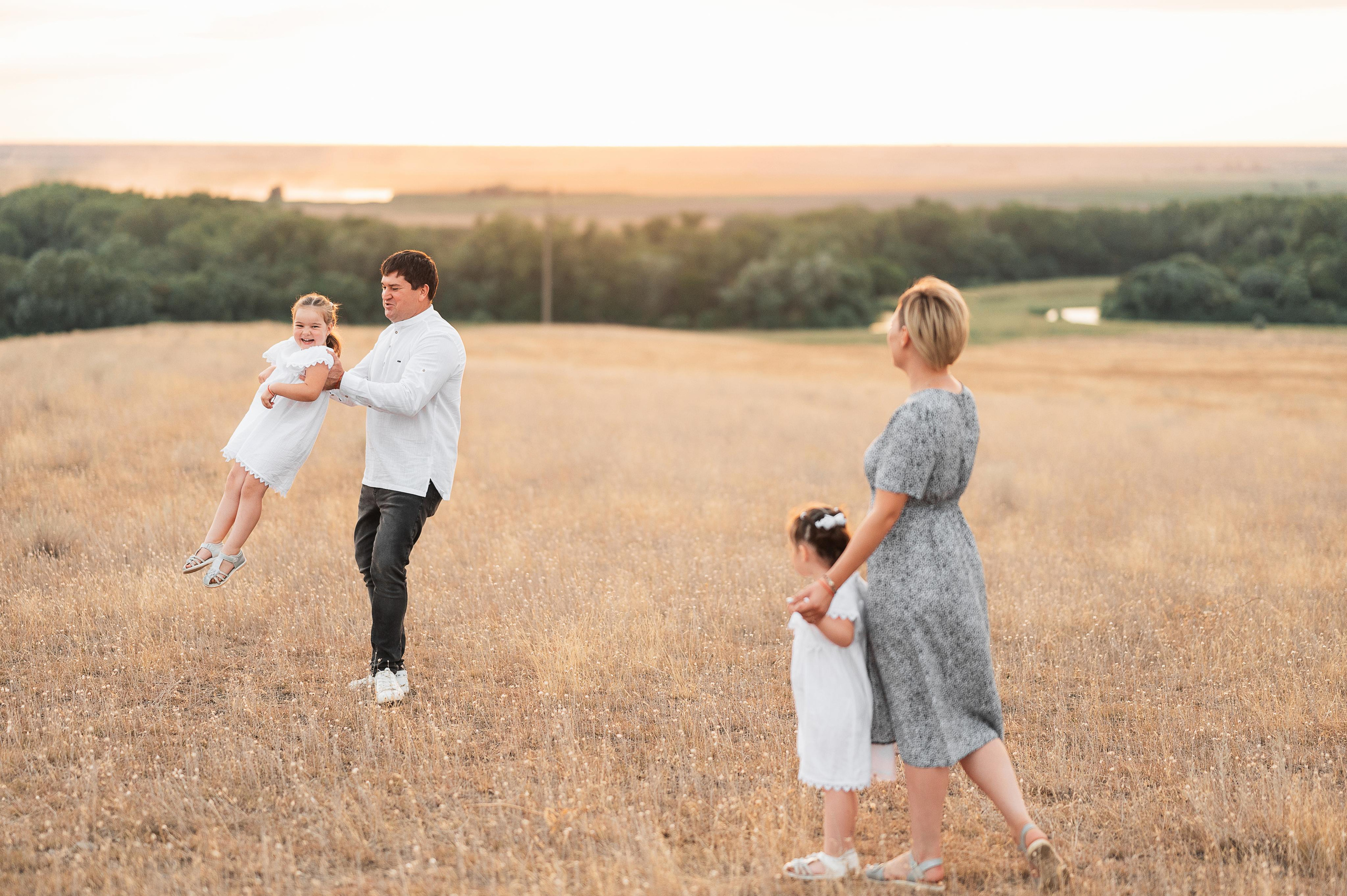 Юра Мария Ника и Кира. Свадебный фотограф Карасов Анатолий на КМВ и весь Ставропольский край