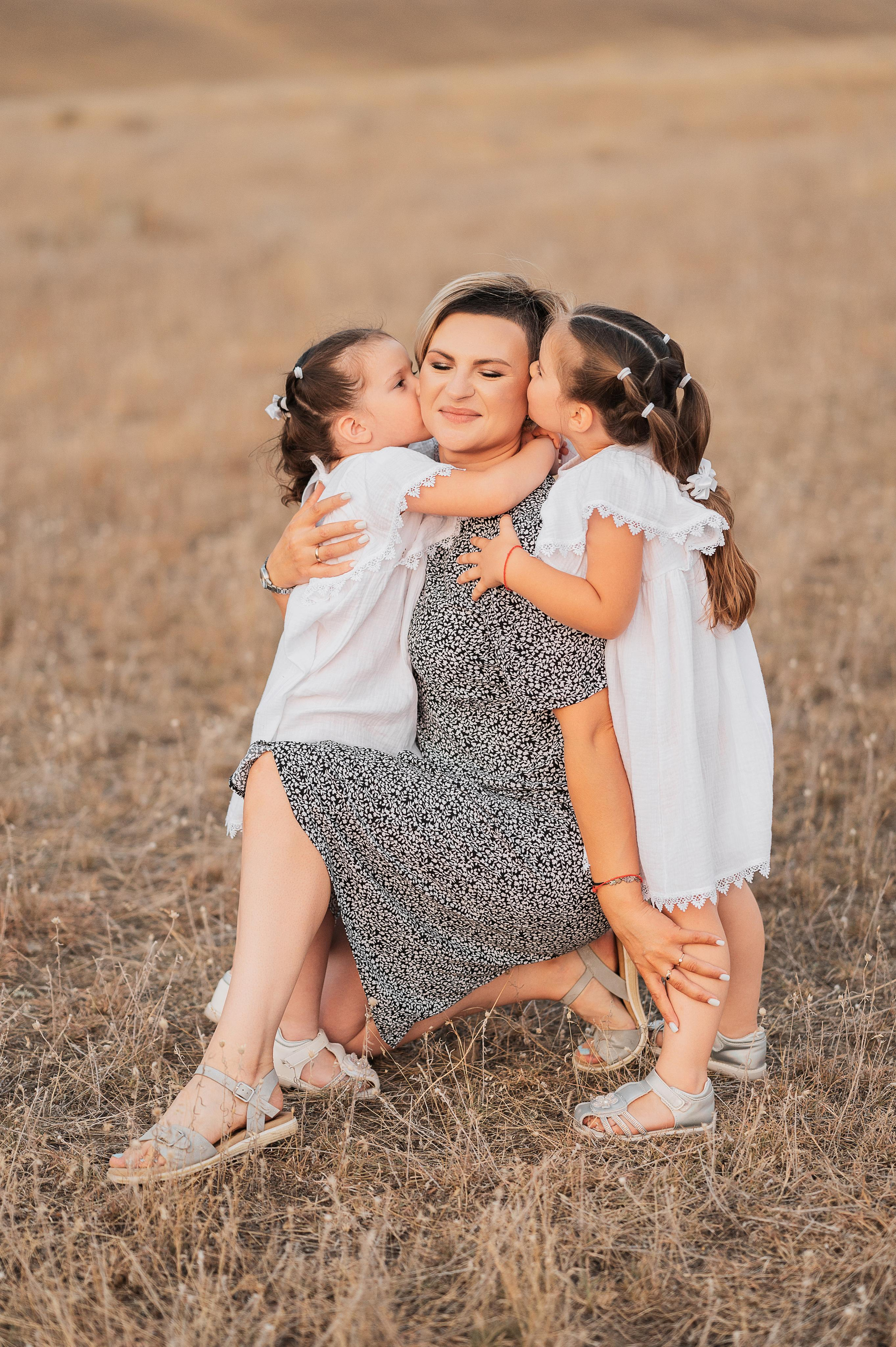 Юра Мария Ника и Кира. Свадебный фотограф Карасов Анатолий на КМВ и весь Ставропольский край