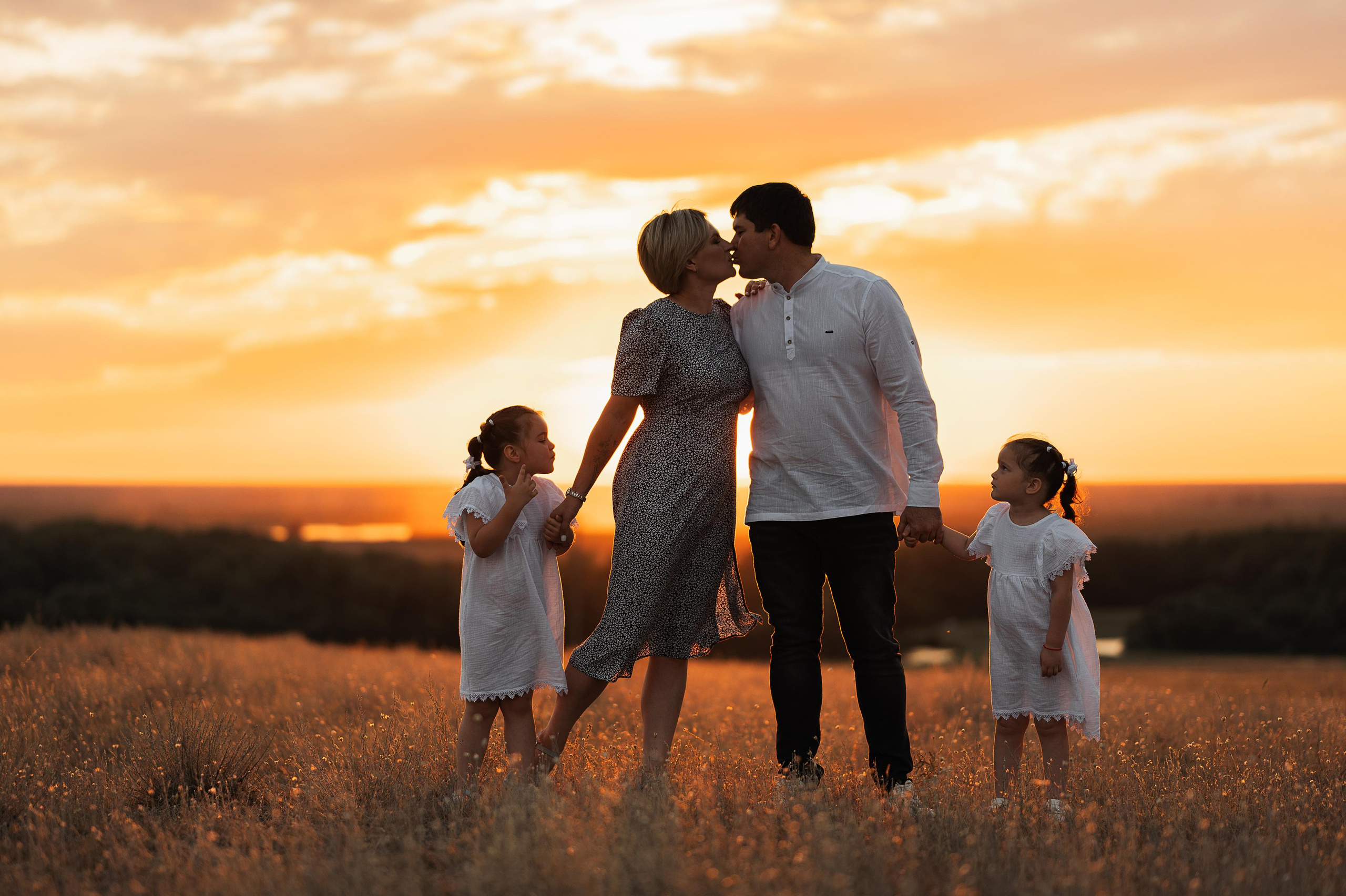 Юра Мария Ника и Кира. Свадебный фотограф Карасов Анатолий на КМВ и весь Ставропольский край