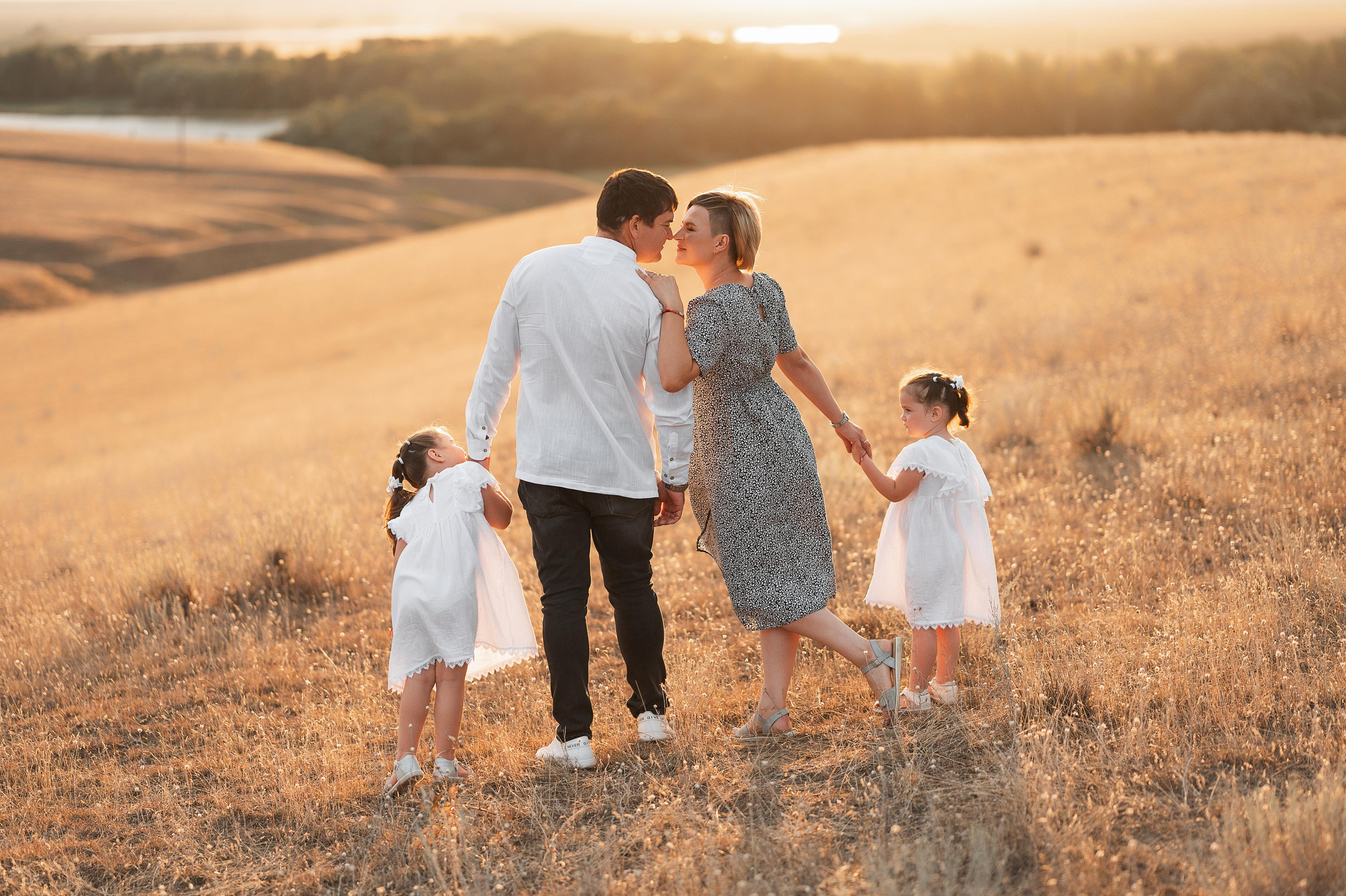 Юра Мария Ника и Кира. Свадебный фотограф Карасов Анатолий на КМВ и весь Ставропольский край