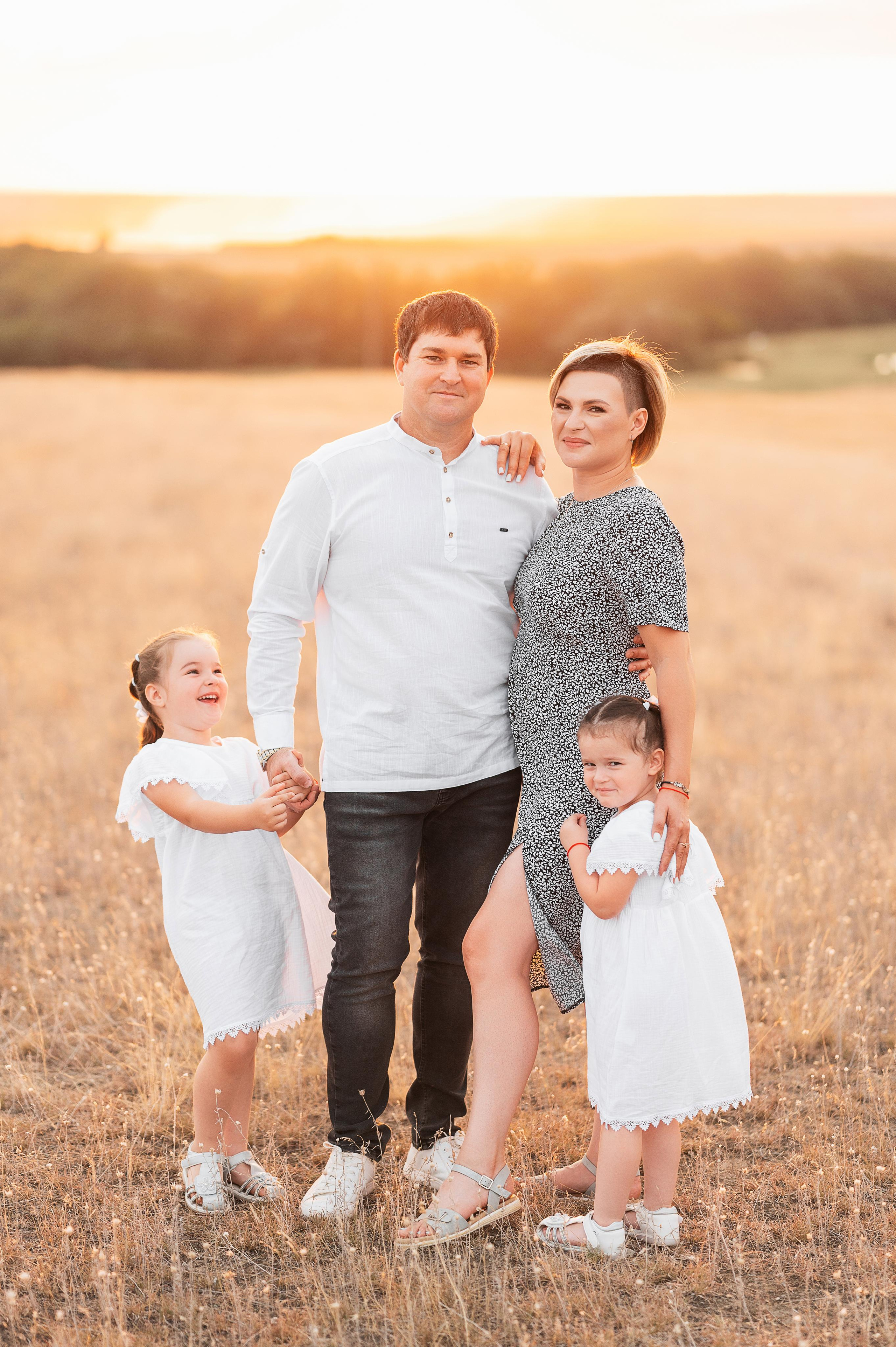 Юра Мария Ника и Кира. Свадебный фотограф Карасов Анатолий на КМВ и весь Ставропольский край